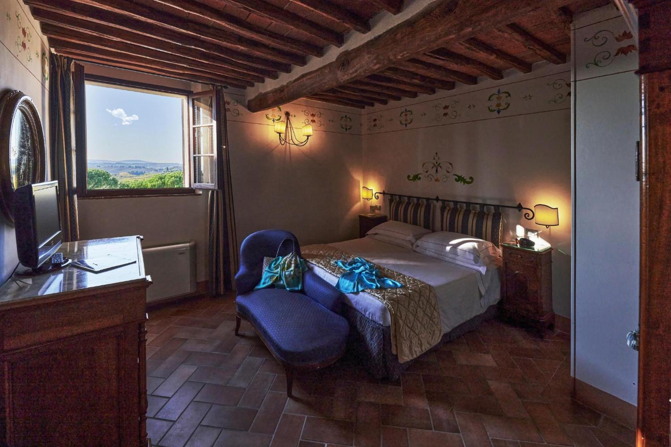 Suite - Photo 3