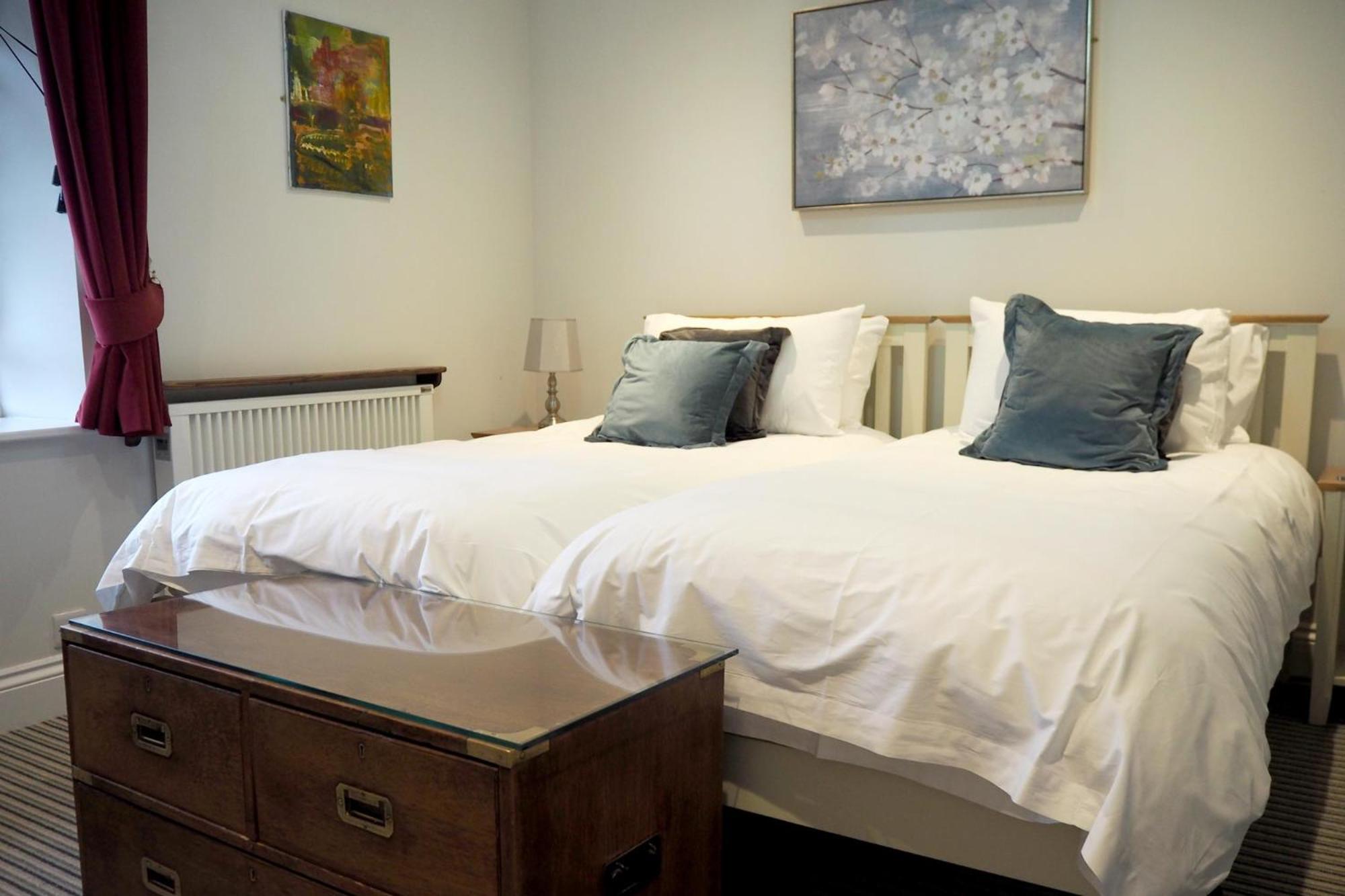 Twin Room with Private Bathroom photo 2