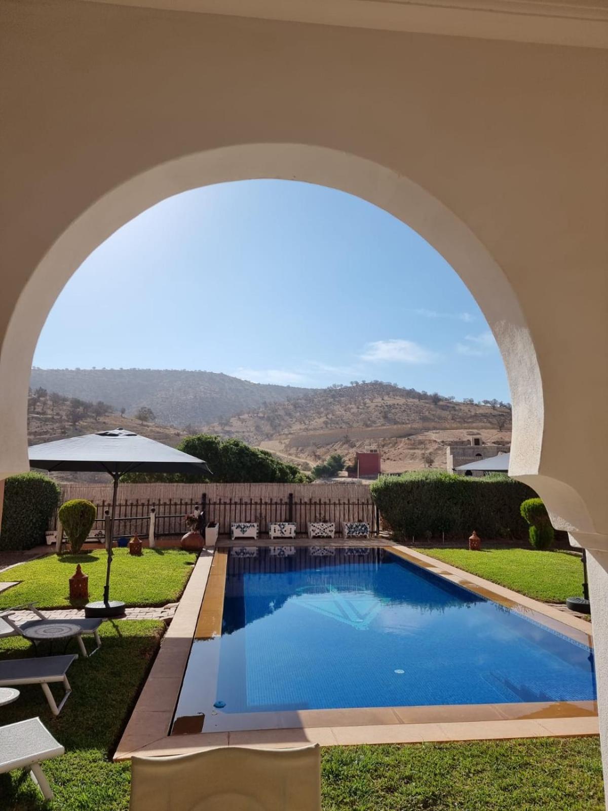 Junior Suite with Pool View - Photo 25