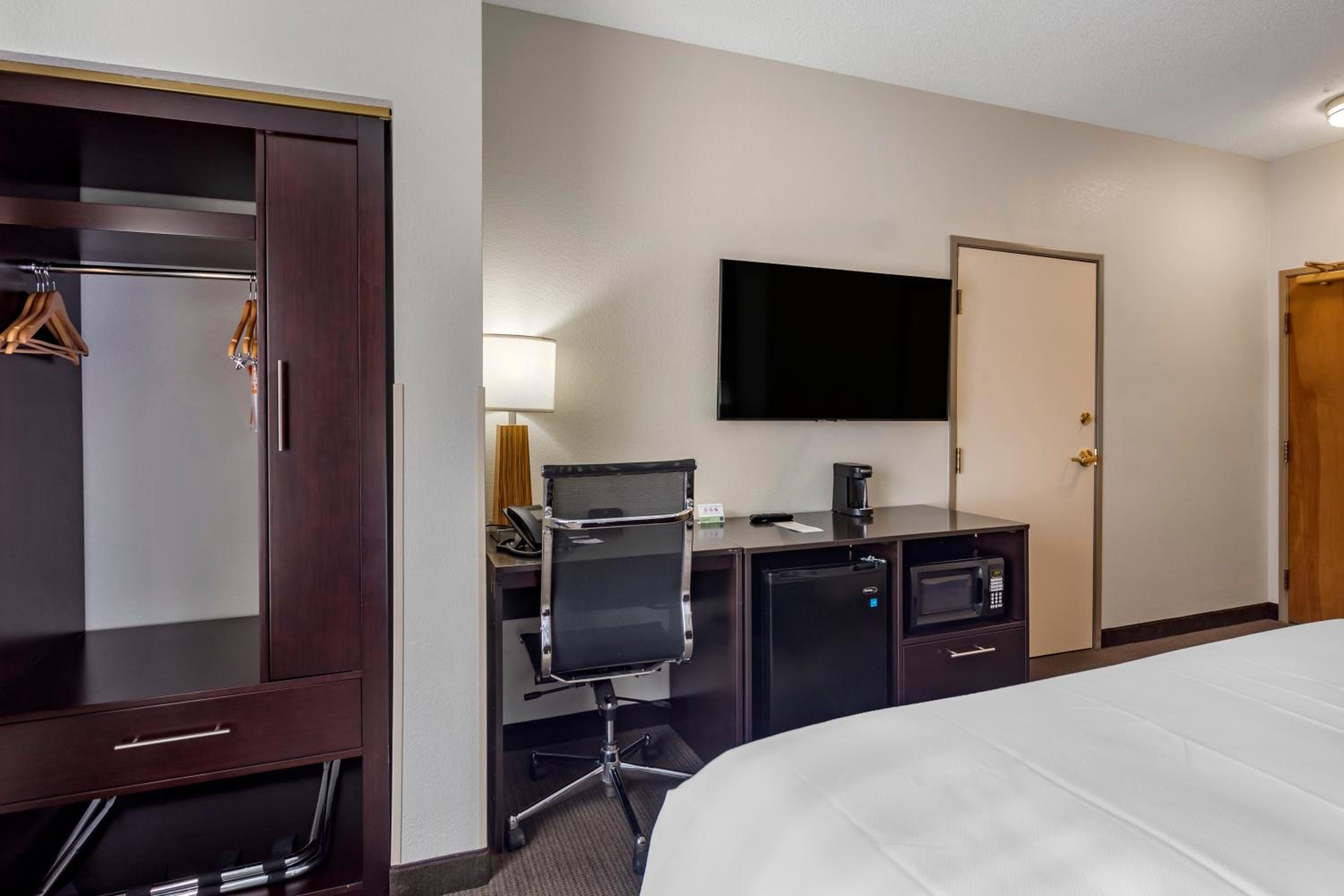 Standard Double Room with Two Double Beds - Non-Smoking - Photo 1