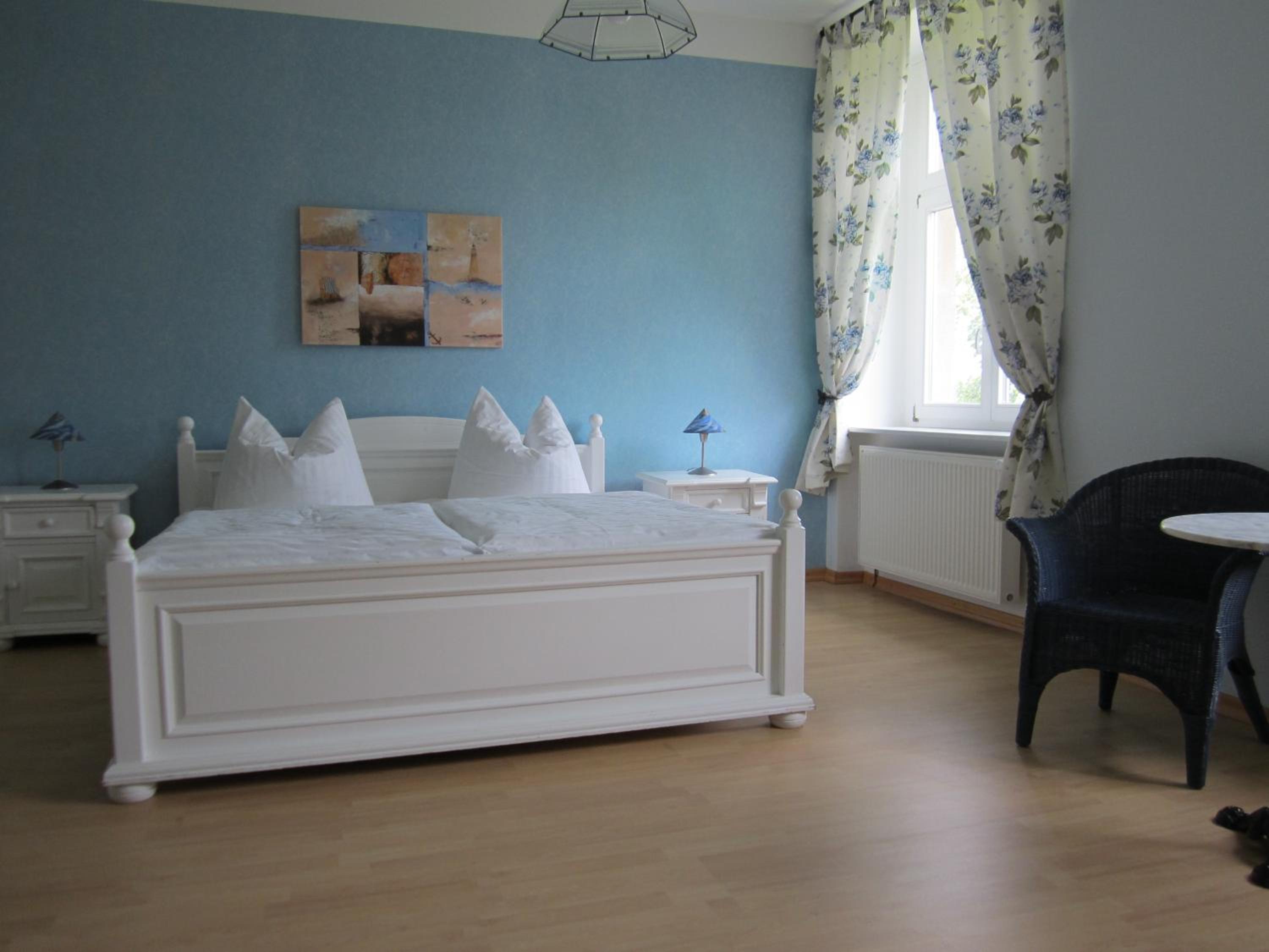 Junior Suite with Balcony - Photo 1