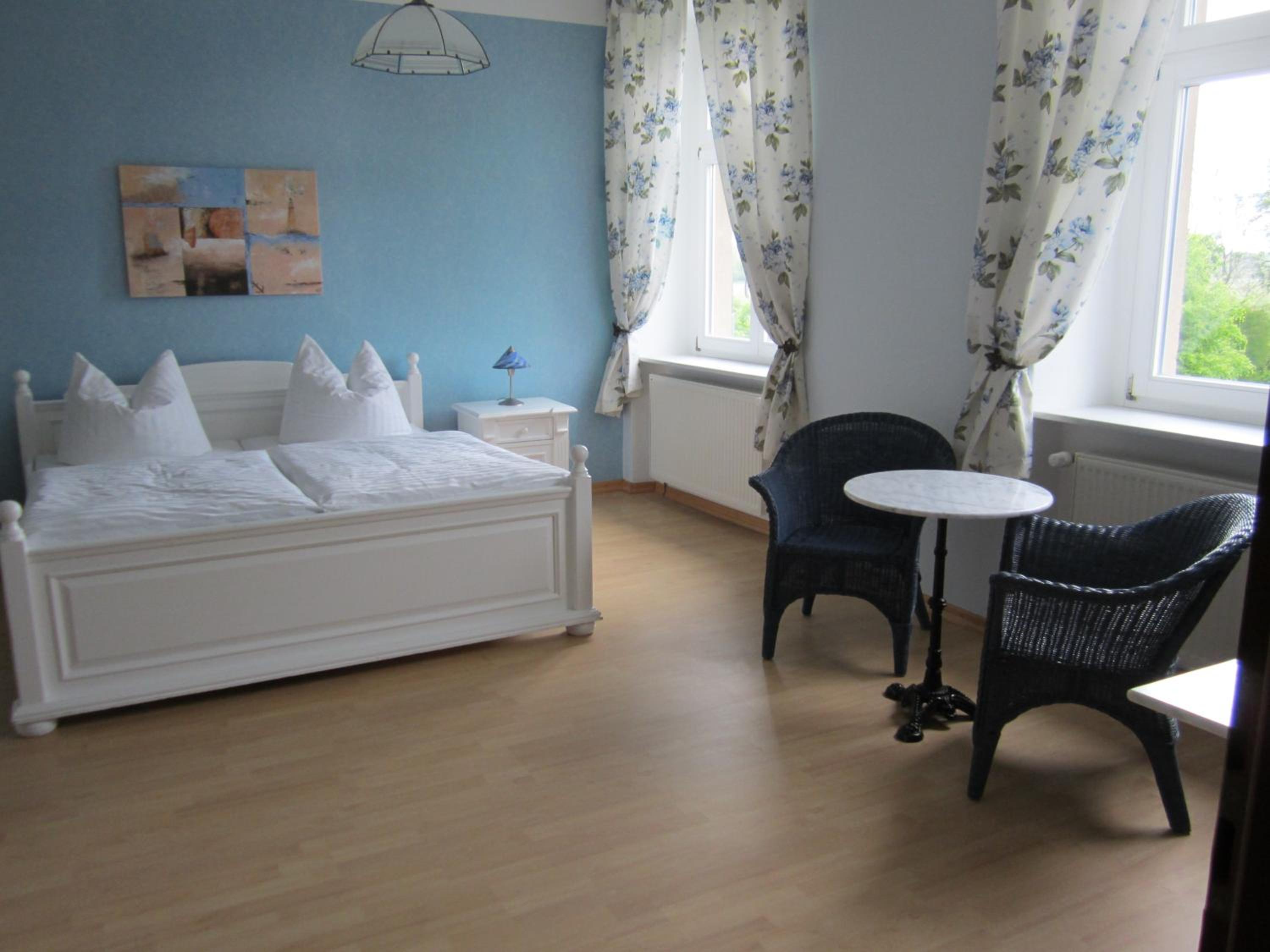 Junior Suite with Balcony - Photo 2