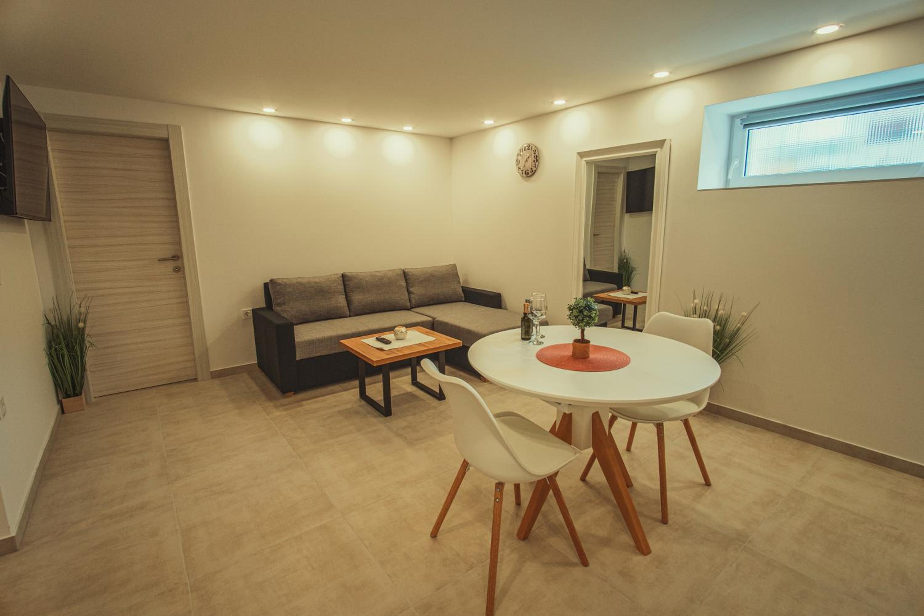 One-Bedroom Apartment - Photo 9