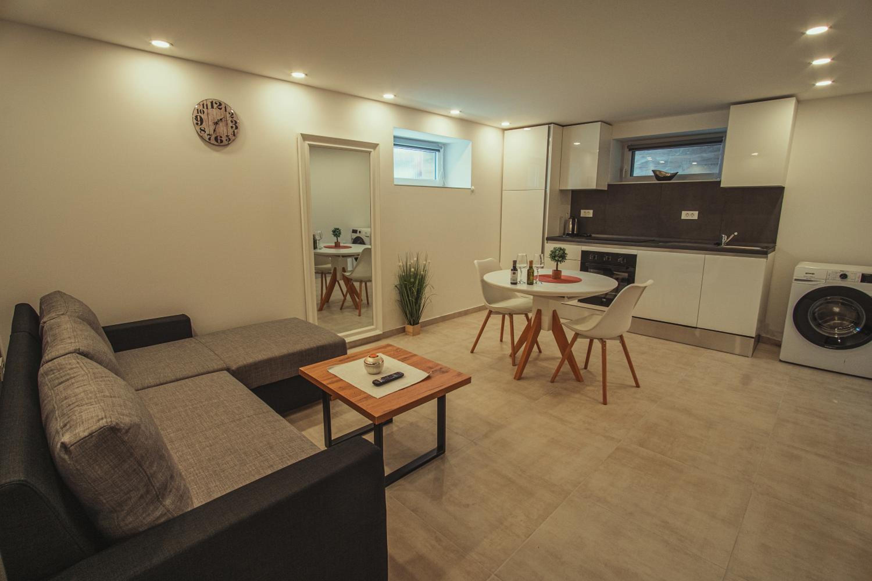 One-Bedroom Apartment - Photo 8