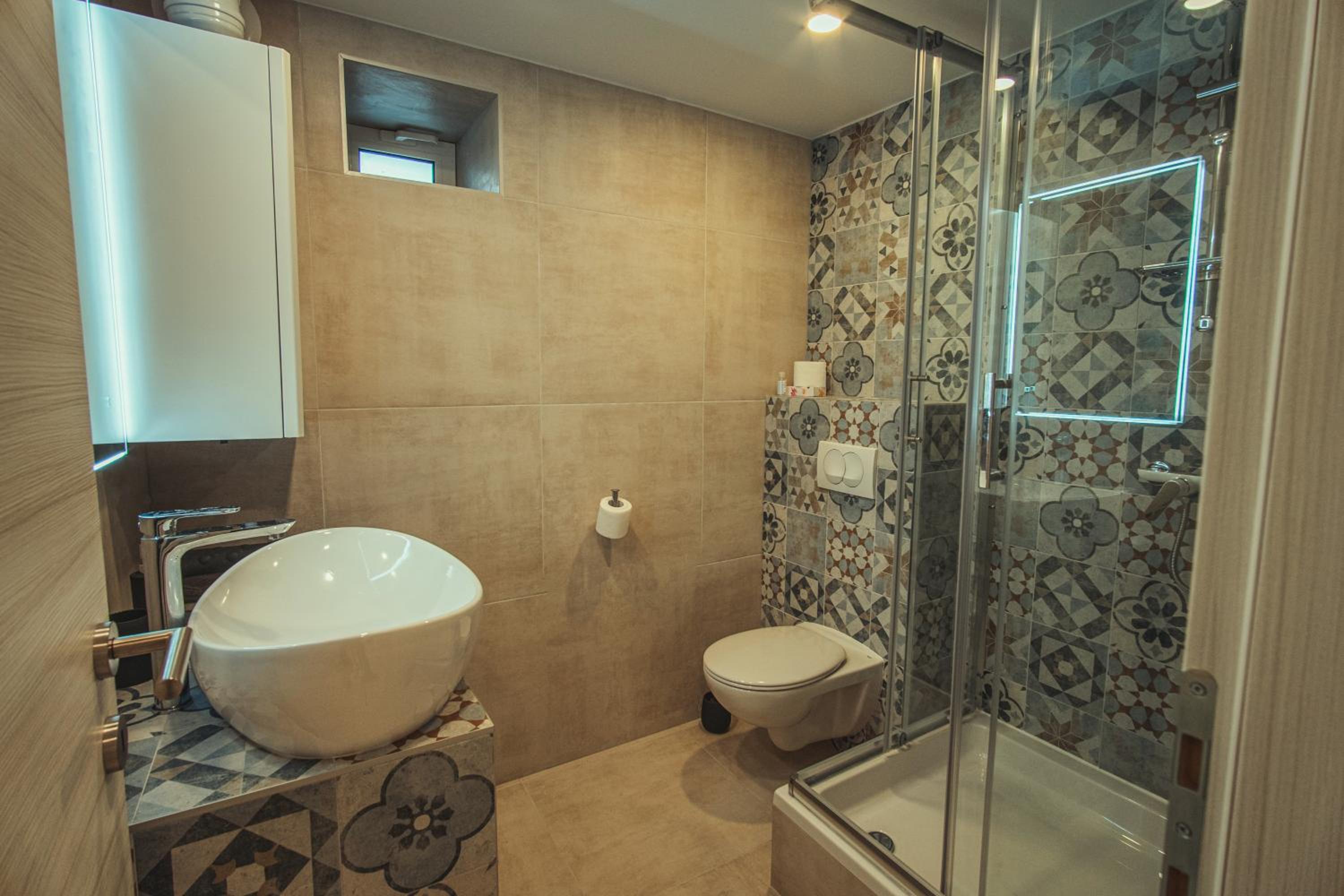 One-Bedroom Apartment - Photo 4