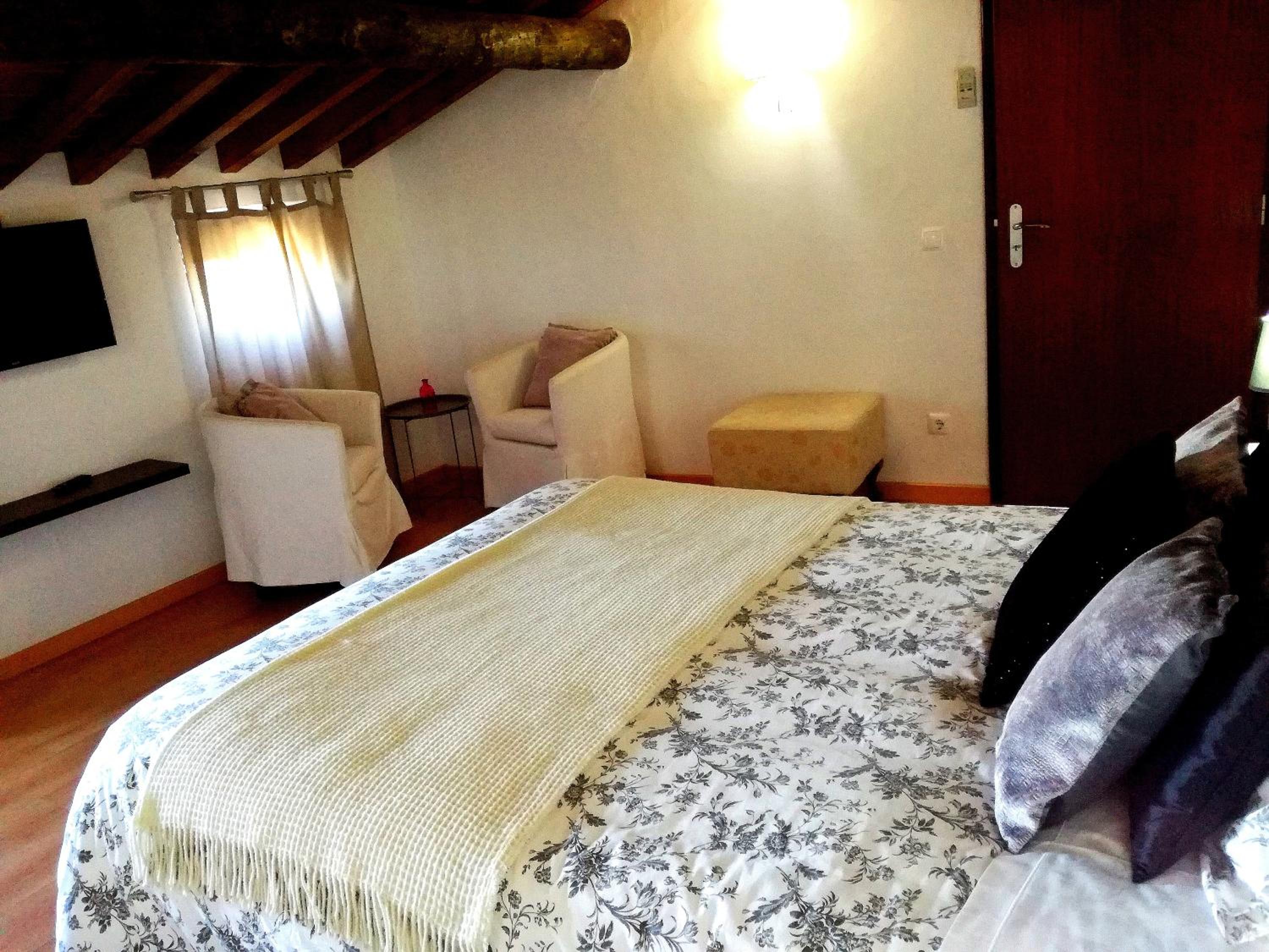One-Bedroom House - Photo 41