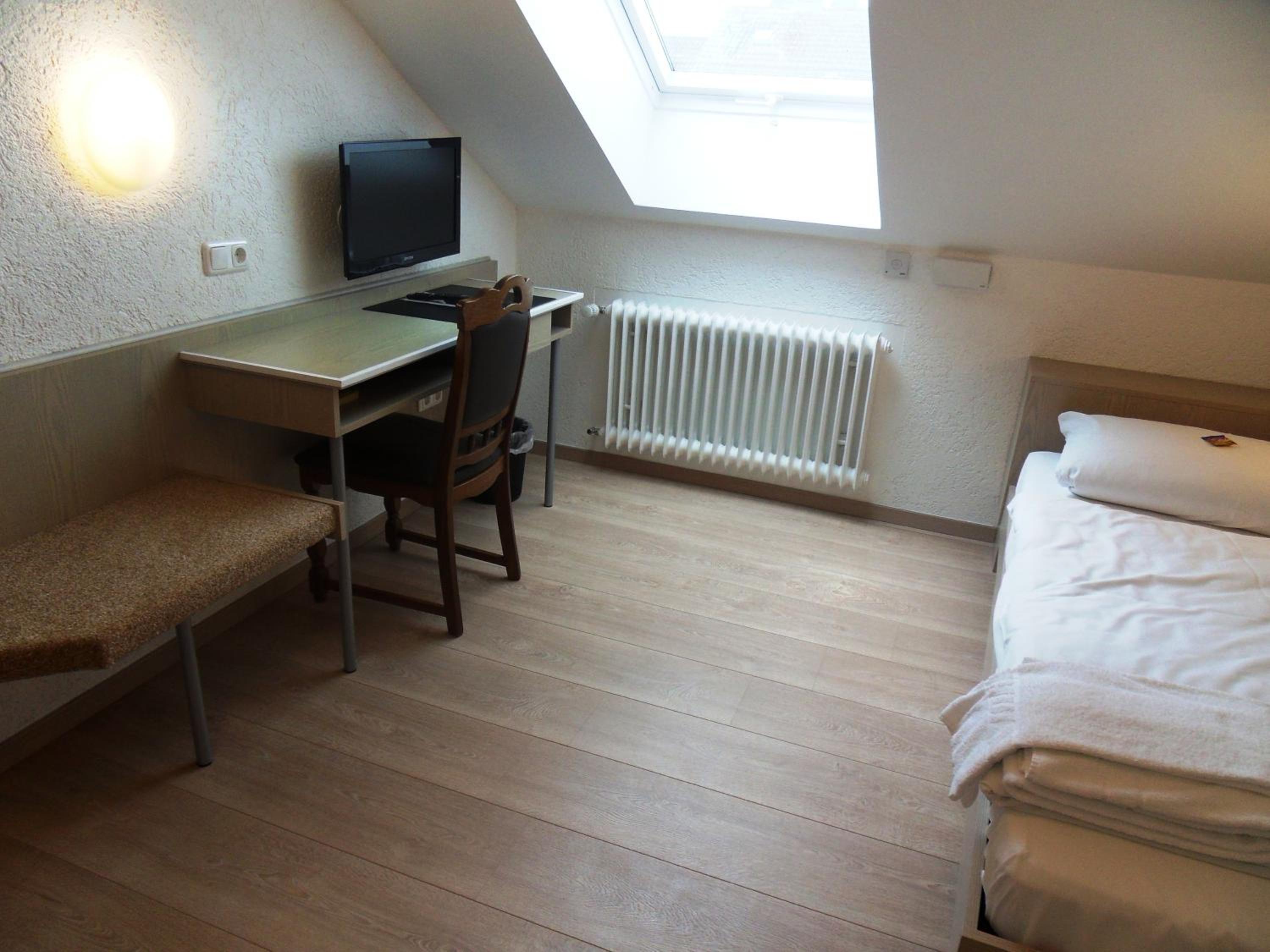 Single Room with Shared Shower and Toilet photo 2