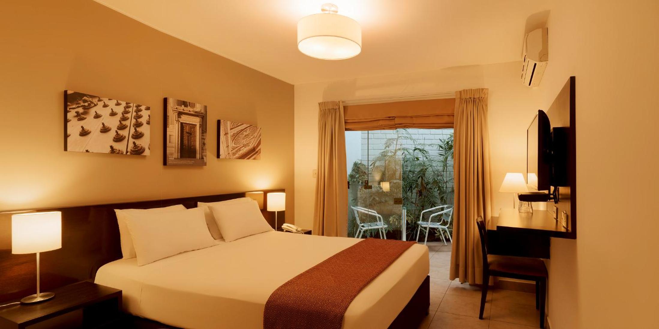 Double Room with Patio photo 1