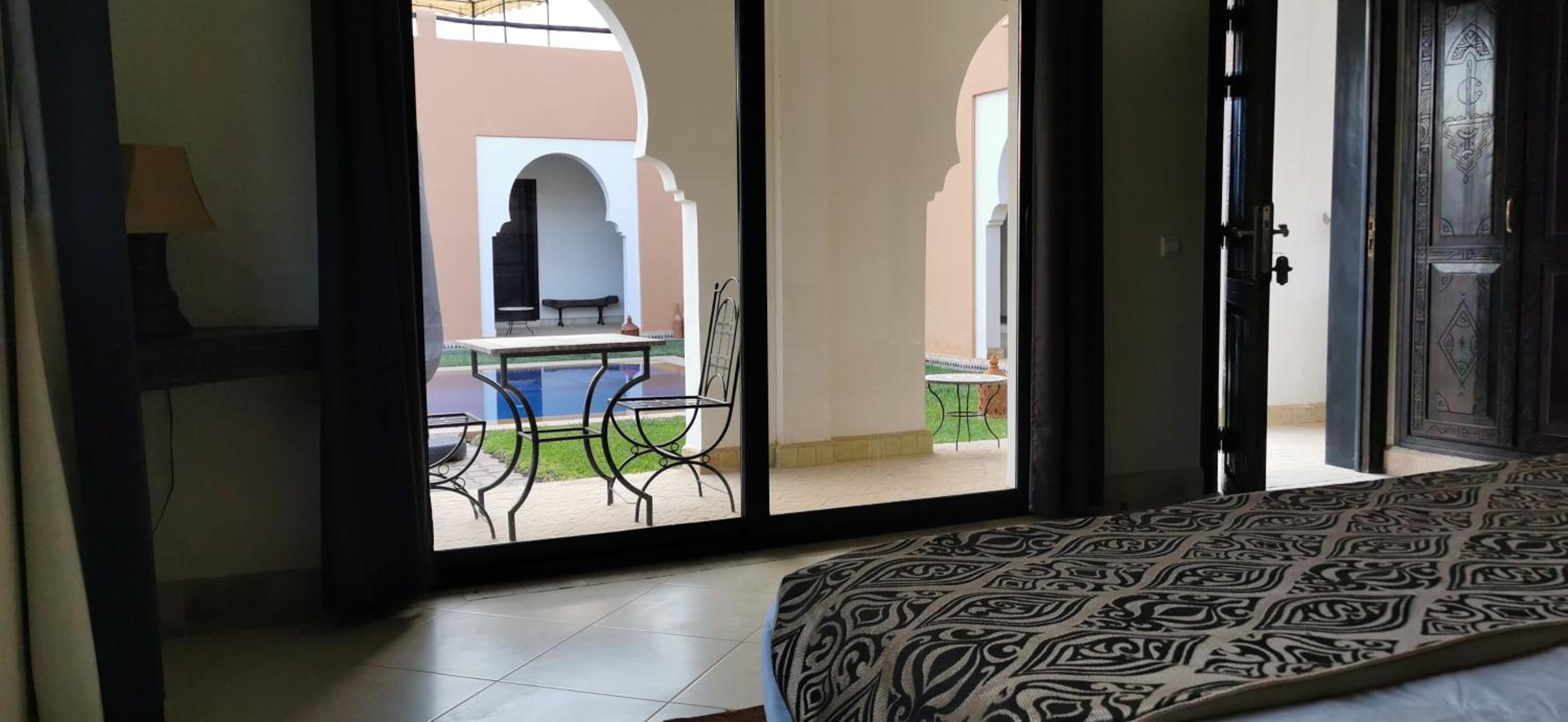 Junior Suite with Pool View - Photo 17