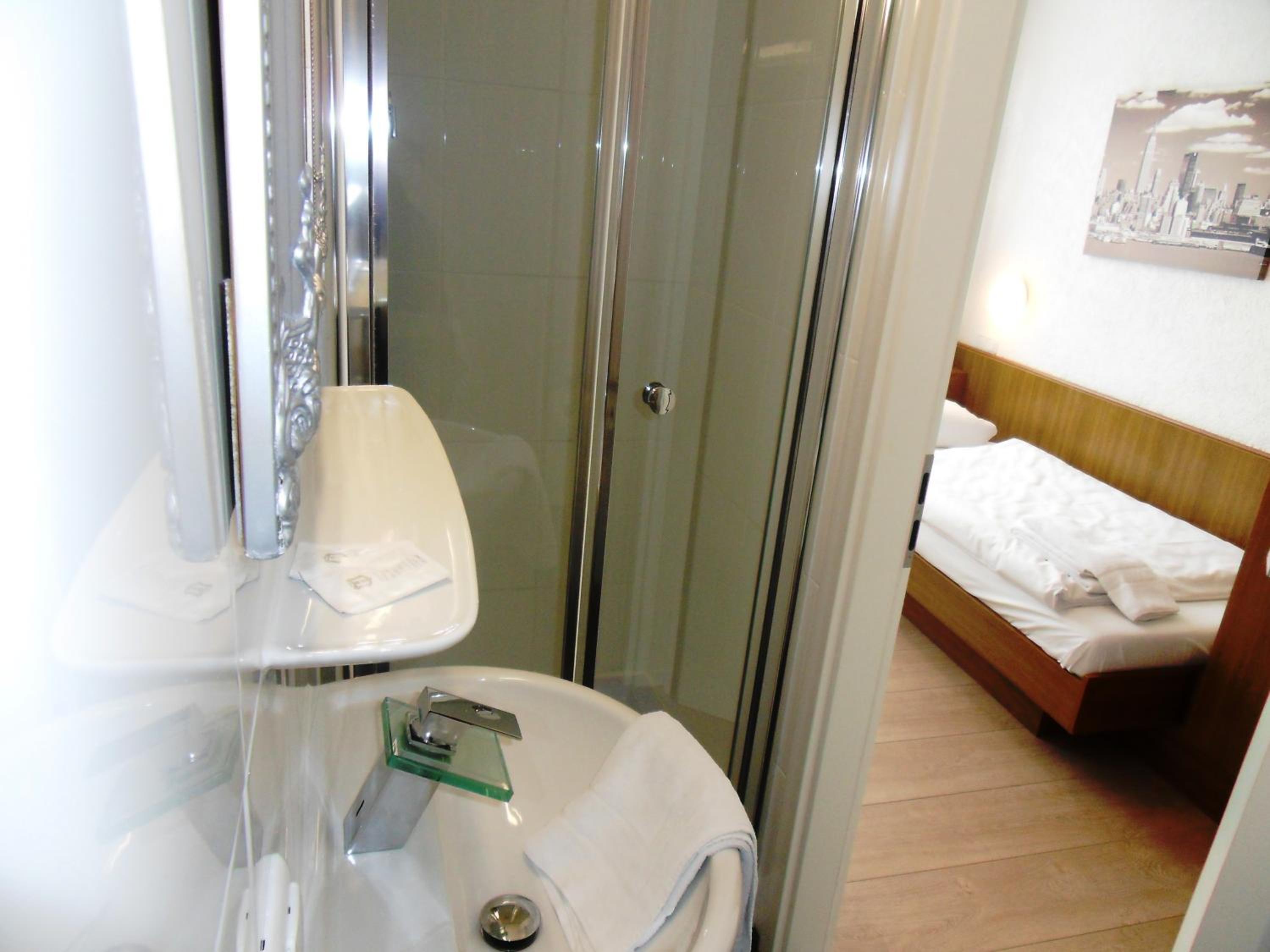 Standard Single Room photo 3