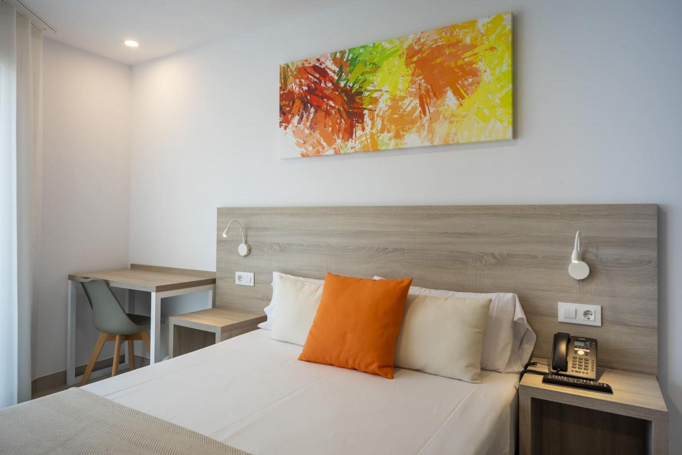 Deluxe Double or Twin Room with Balcony - Photo 4