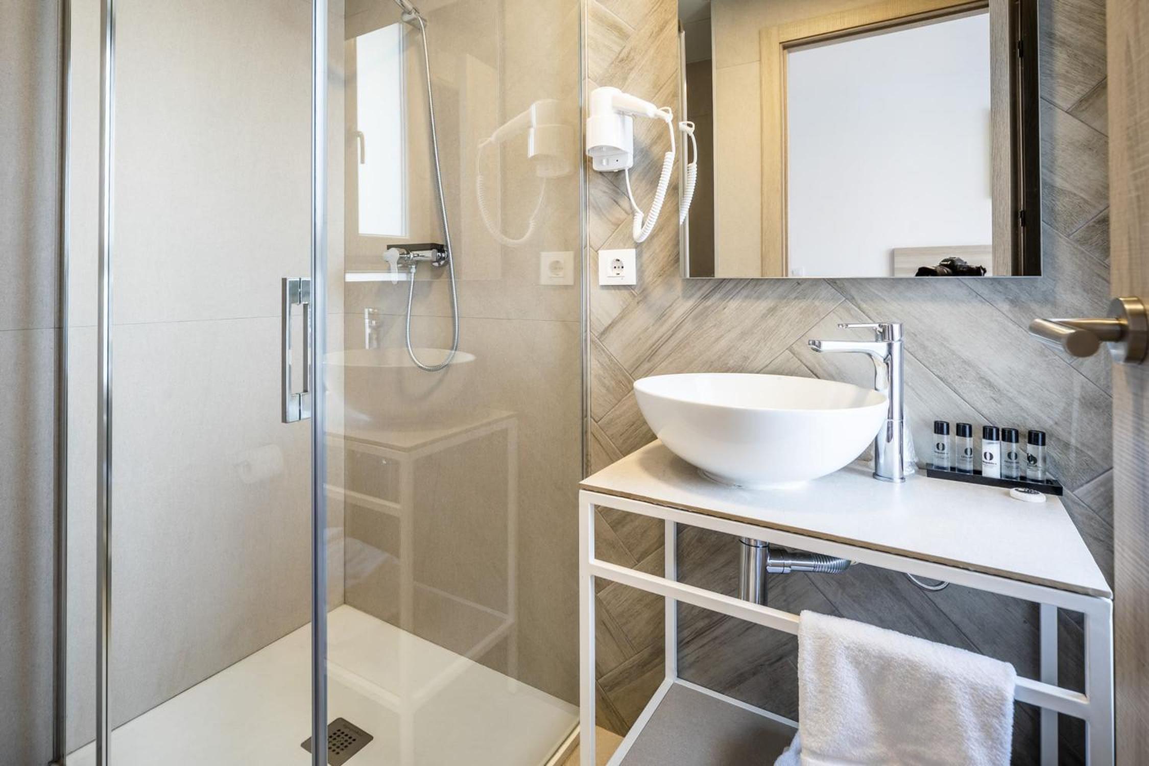 Deluxe Double or Twin Room with Balcony - Photo 22