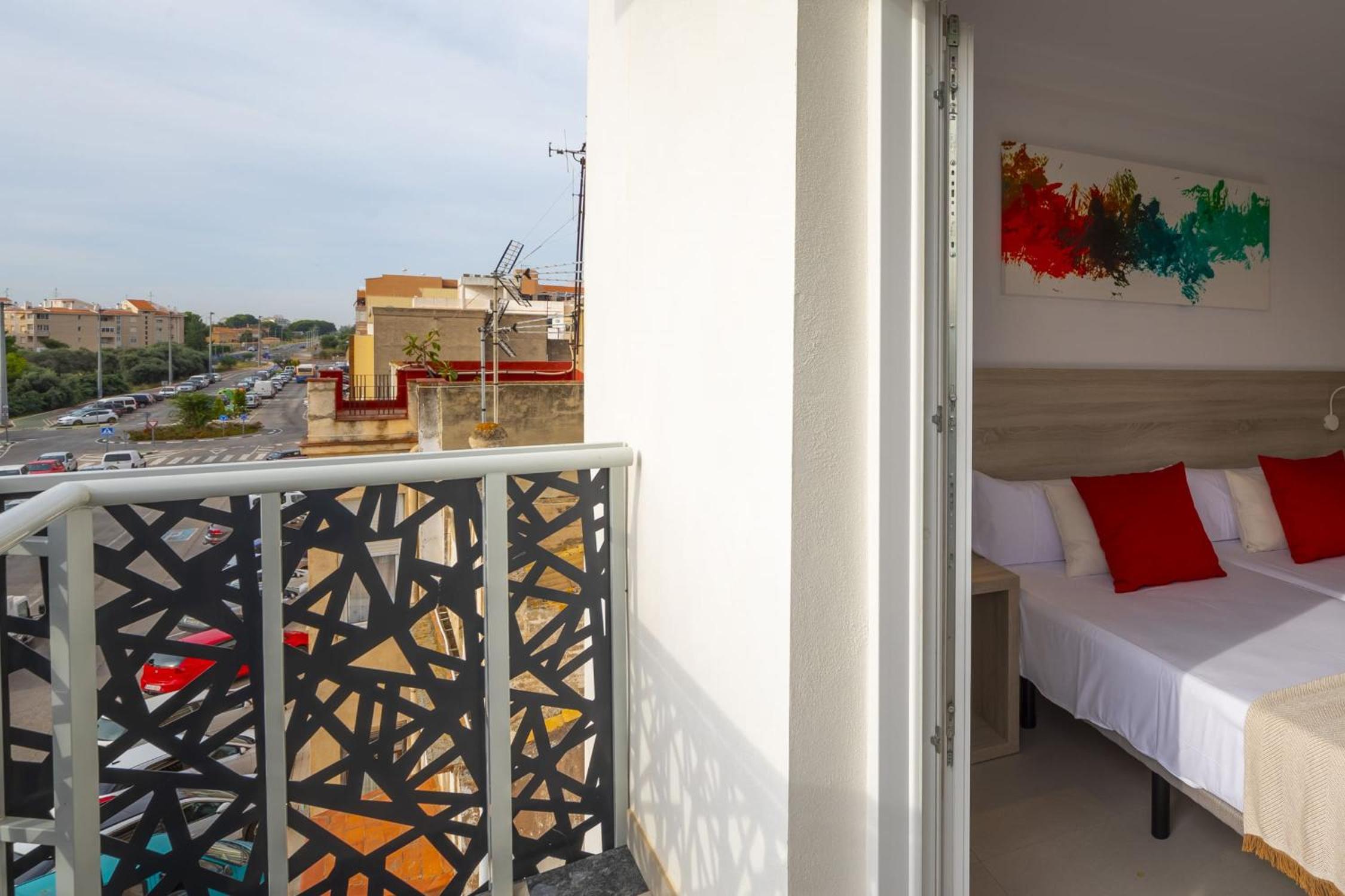 Deluxe Double or Twin Room with Balcony - Photo 7