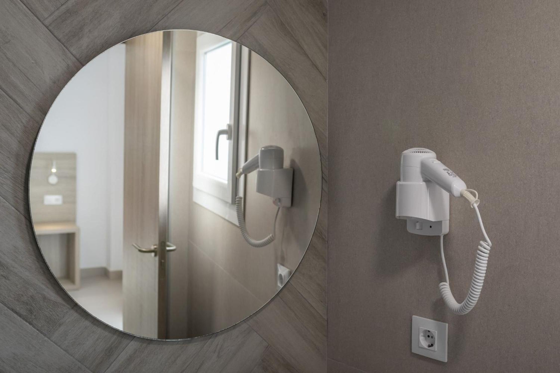 Double or Twin Room - Photo 20