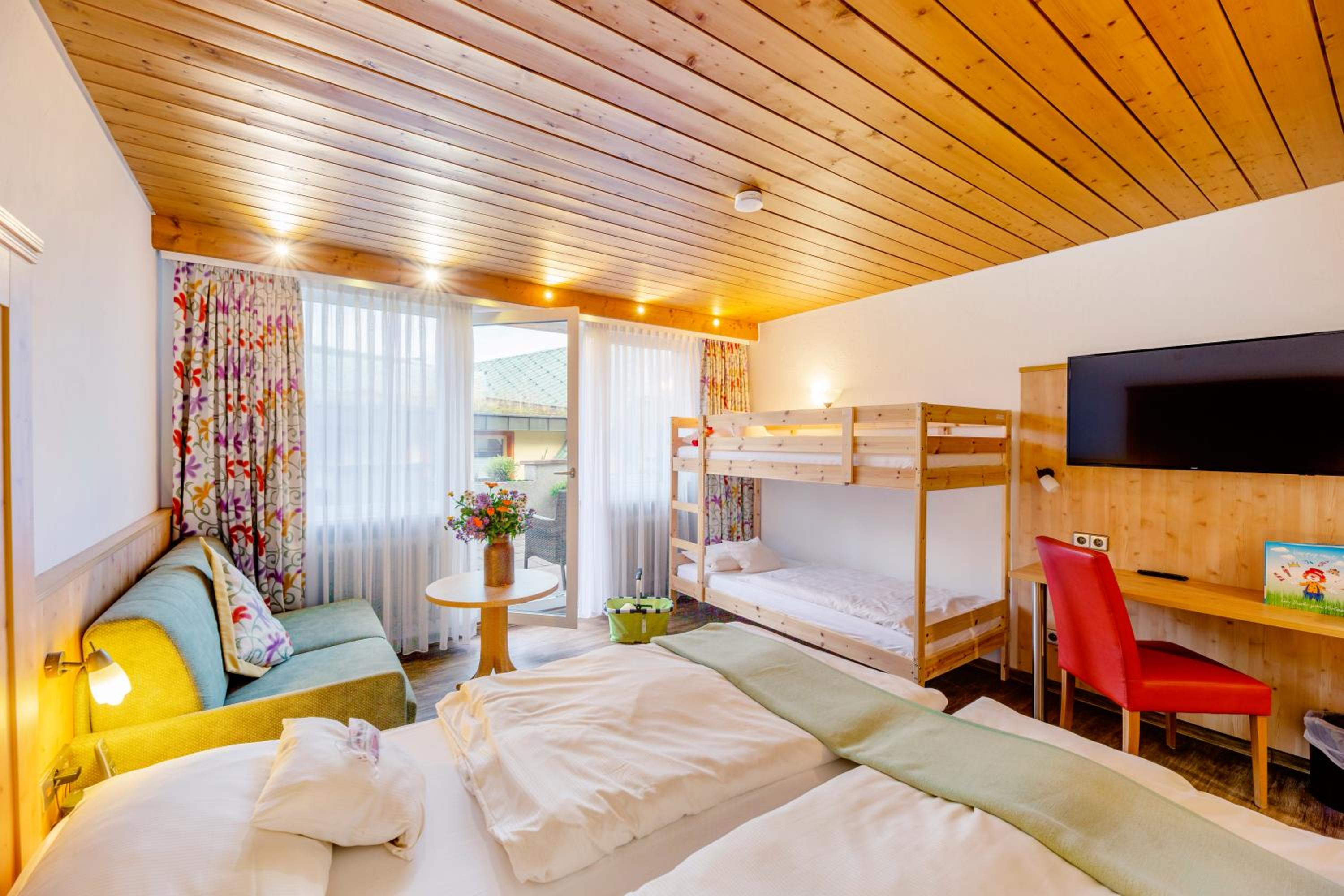 Family Suite - Photo 11