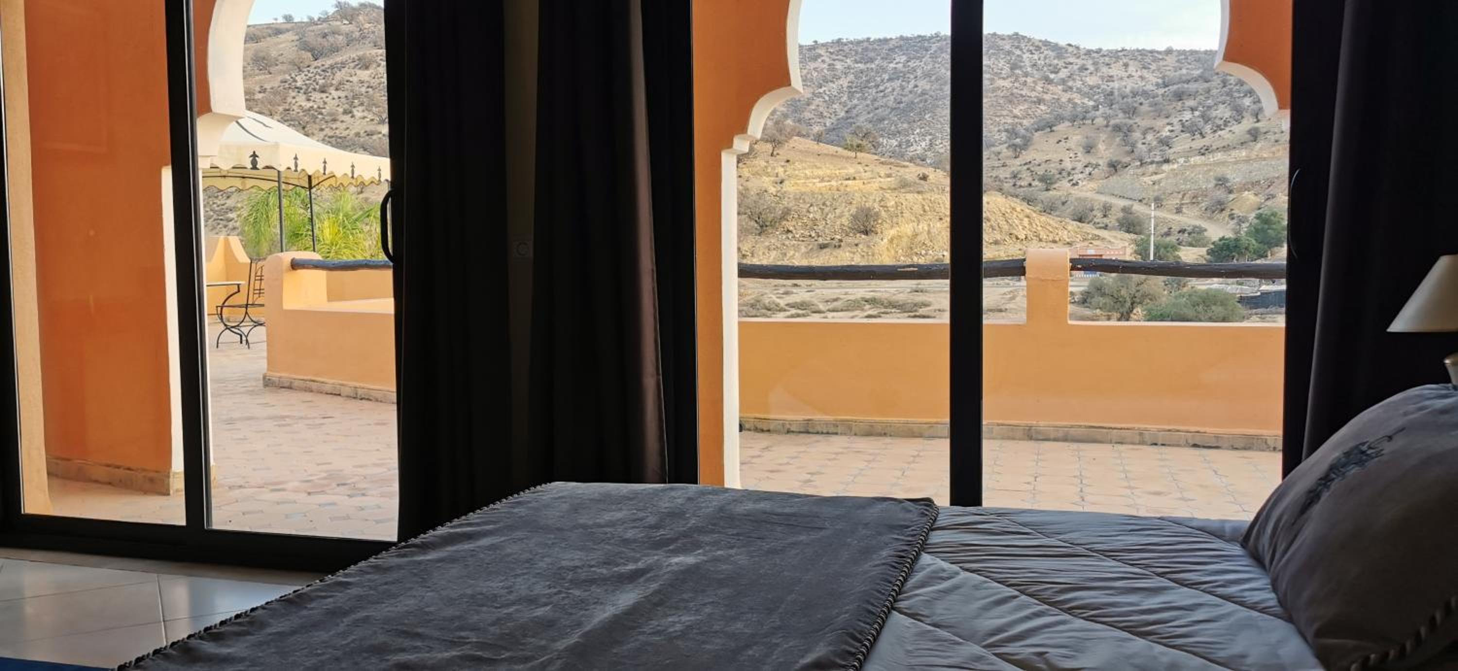 Junior Suite with Pool View - Photo 10