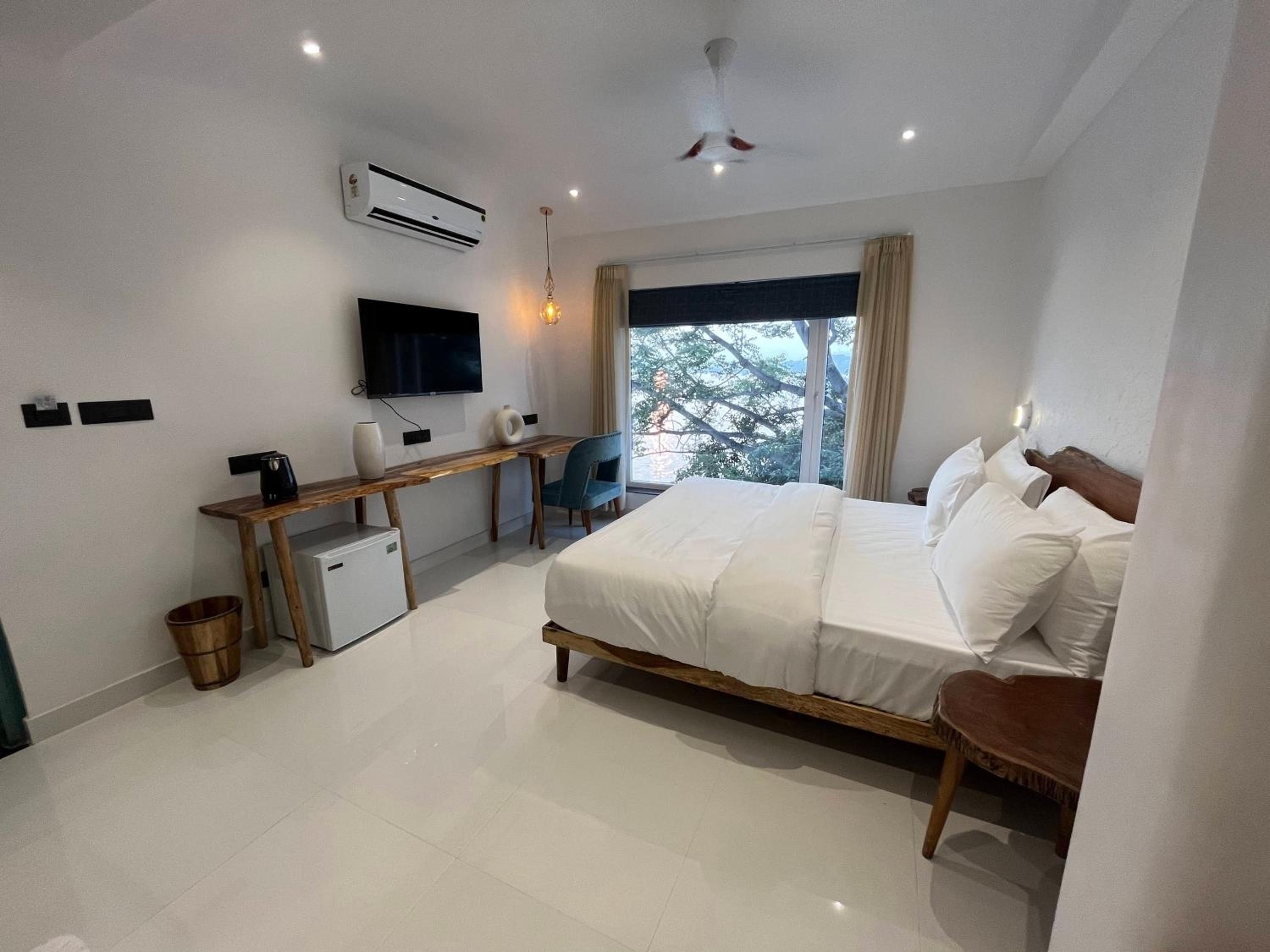 Superior Double Room with Lake View - Photo 4