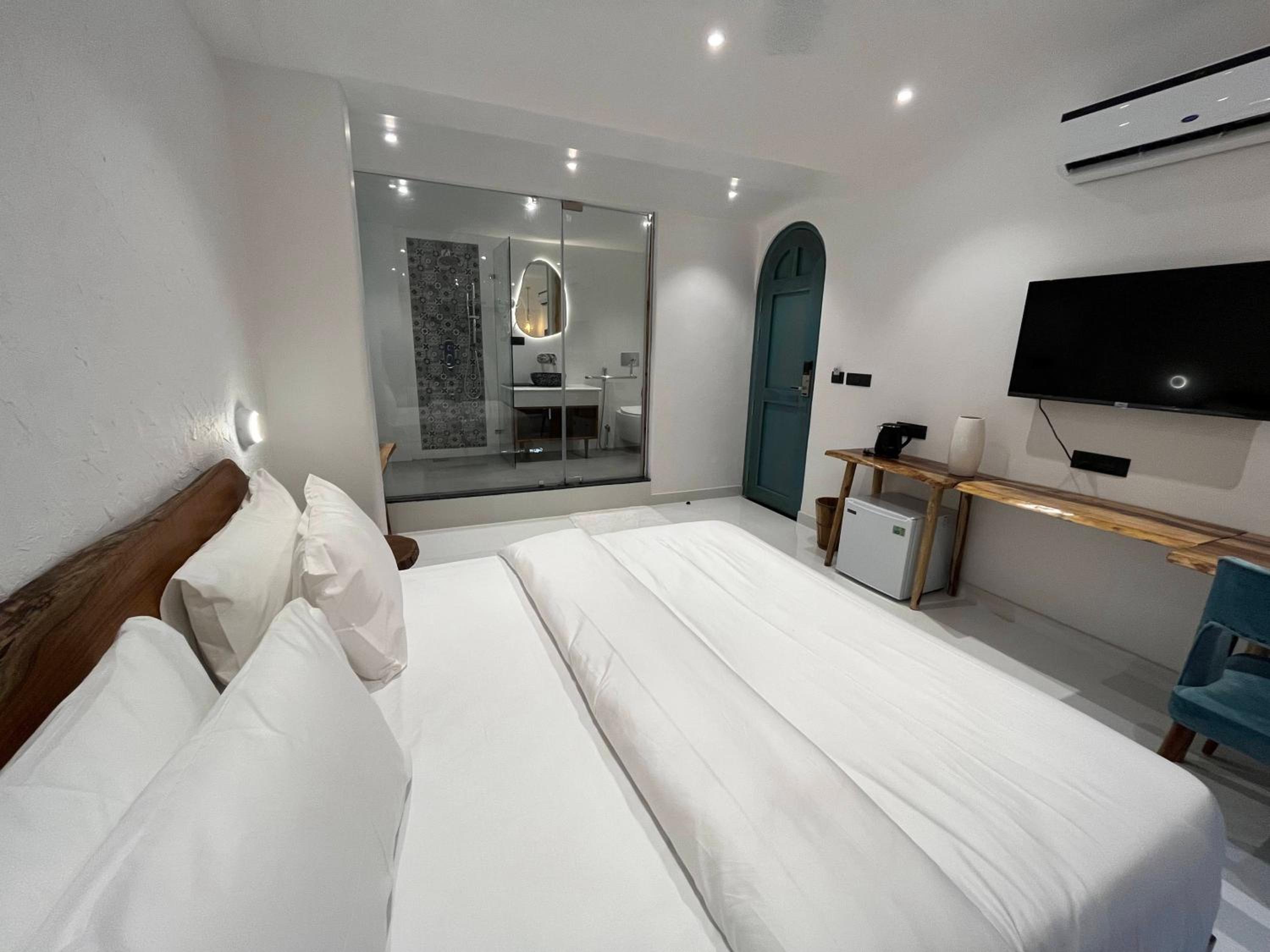 Superior Double Room with Lake View - Photo 5