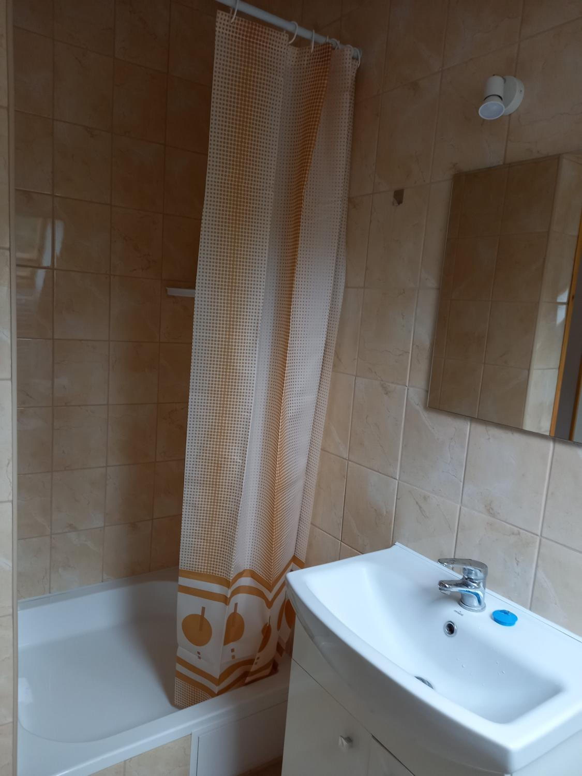 Quadruple Room with Private Bathroom photo 2