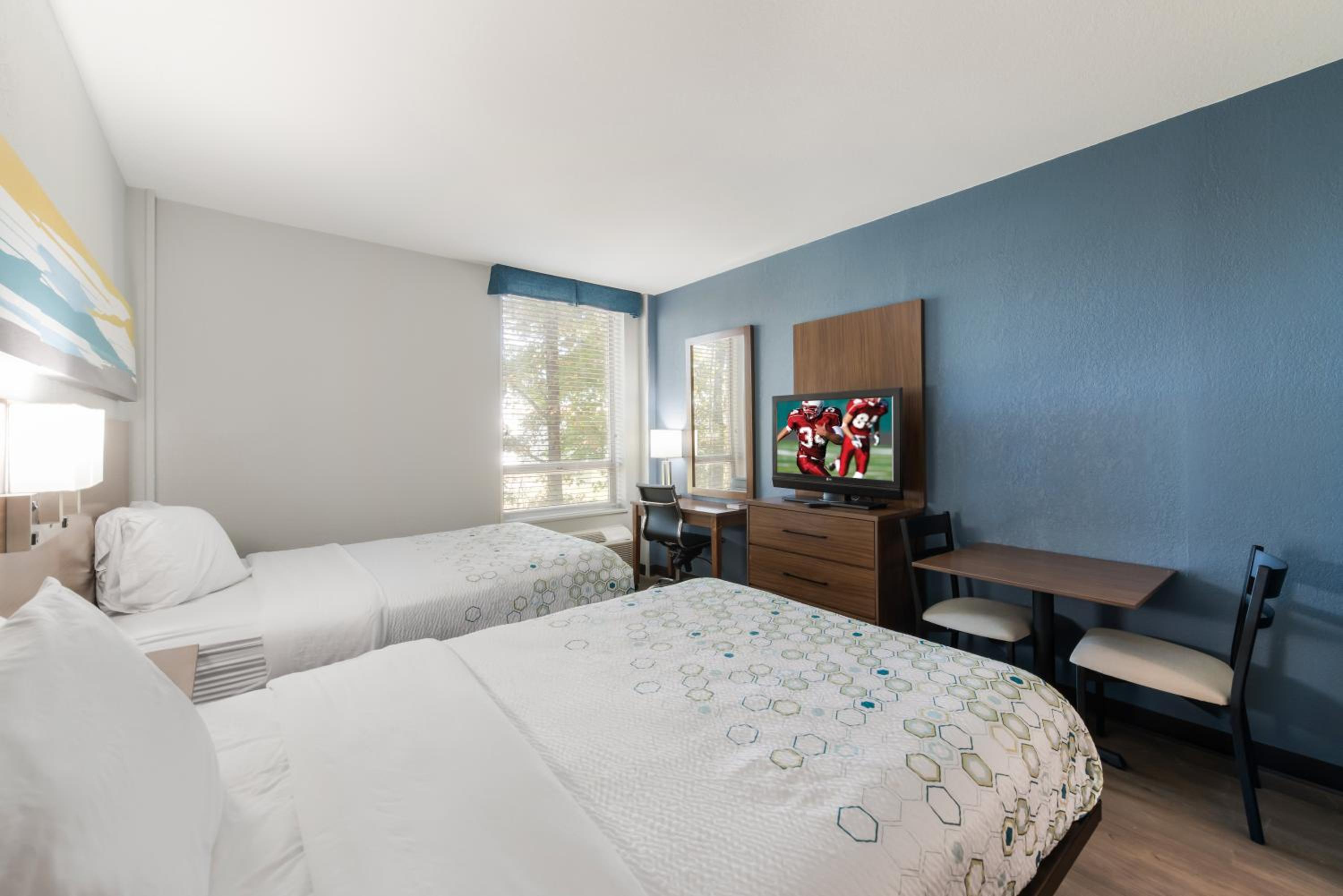 Studio Room with Two Double Beds Non-Smoking - Photo 4