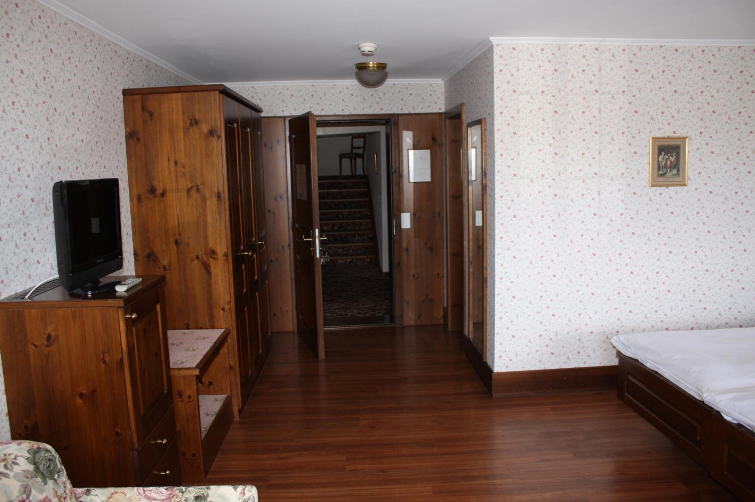 Quadruple Room - Photo 11