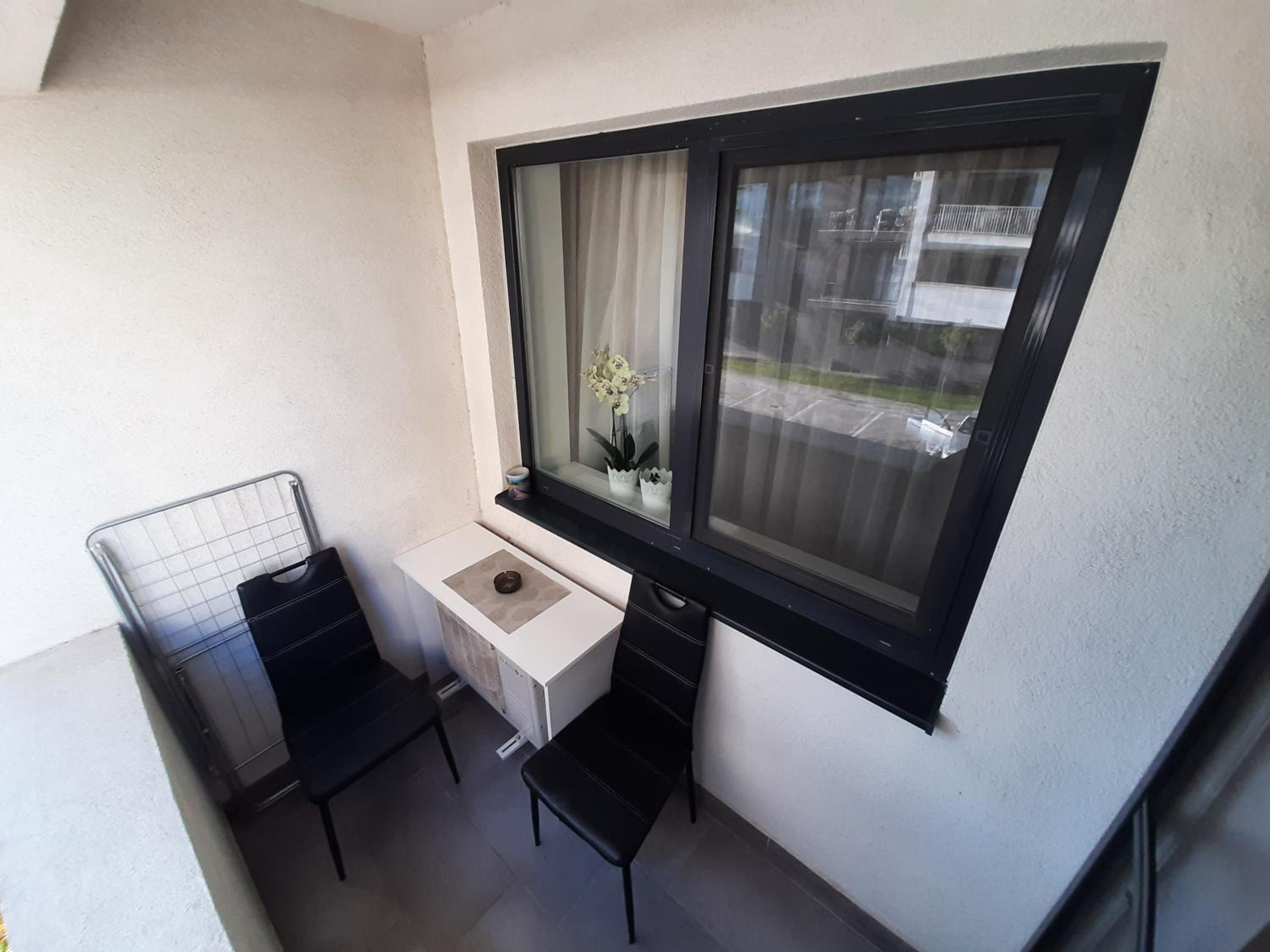 One-Bedroom Apartment - Photo 11