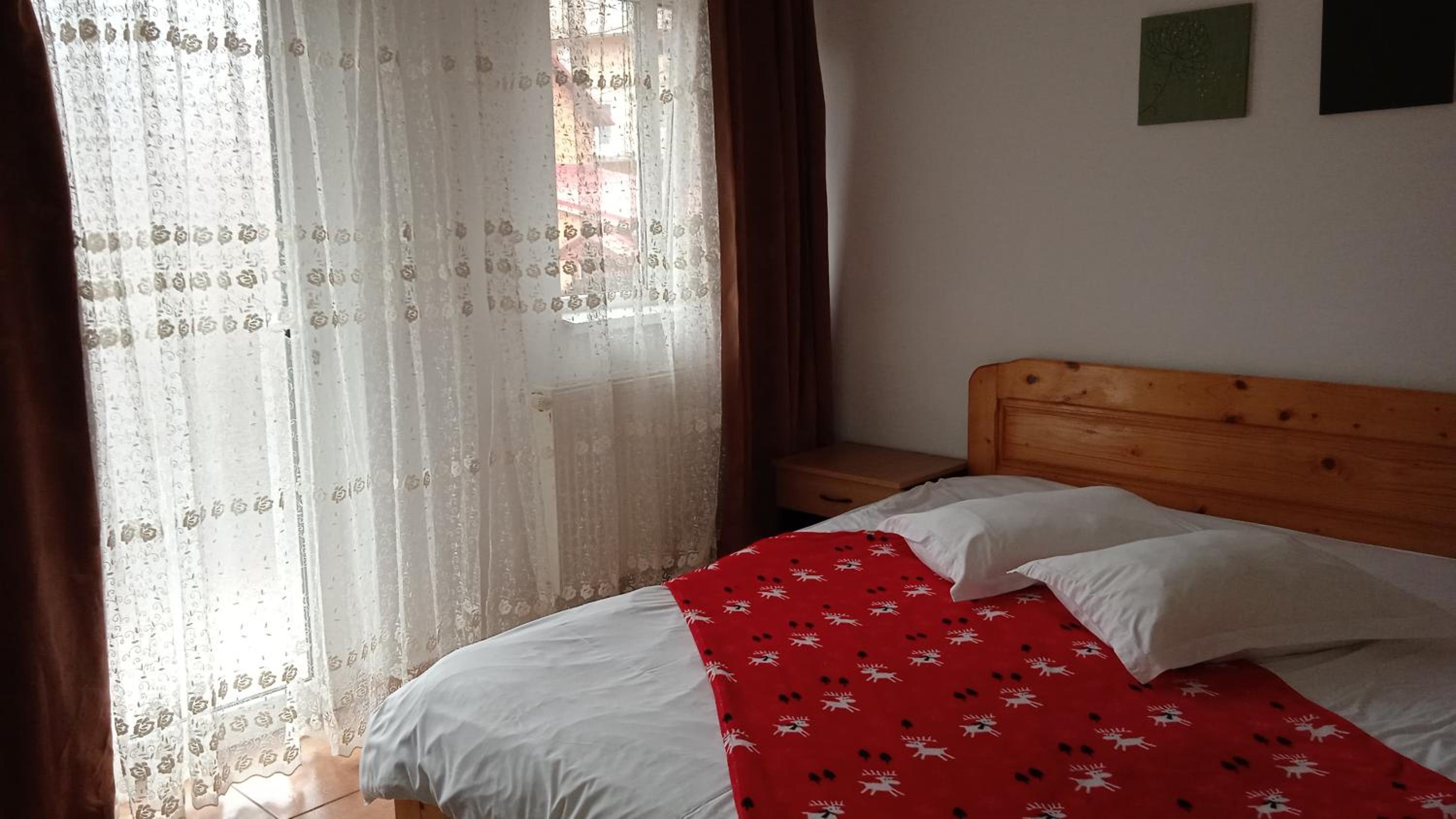 King Room with Balcony - Photo 10