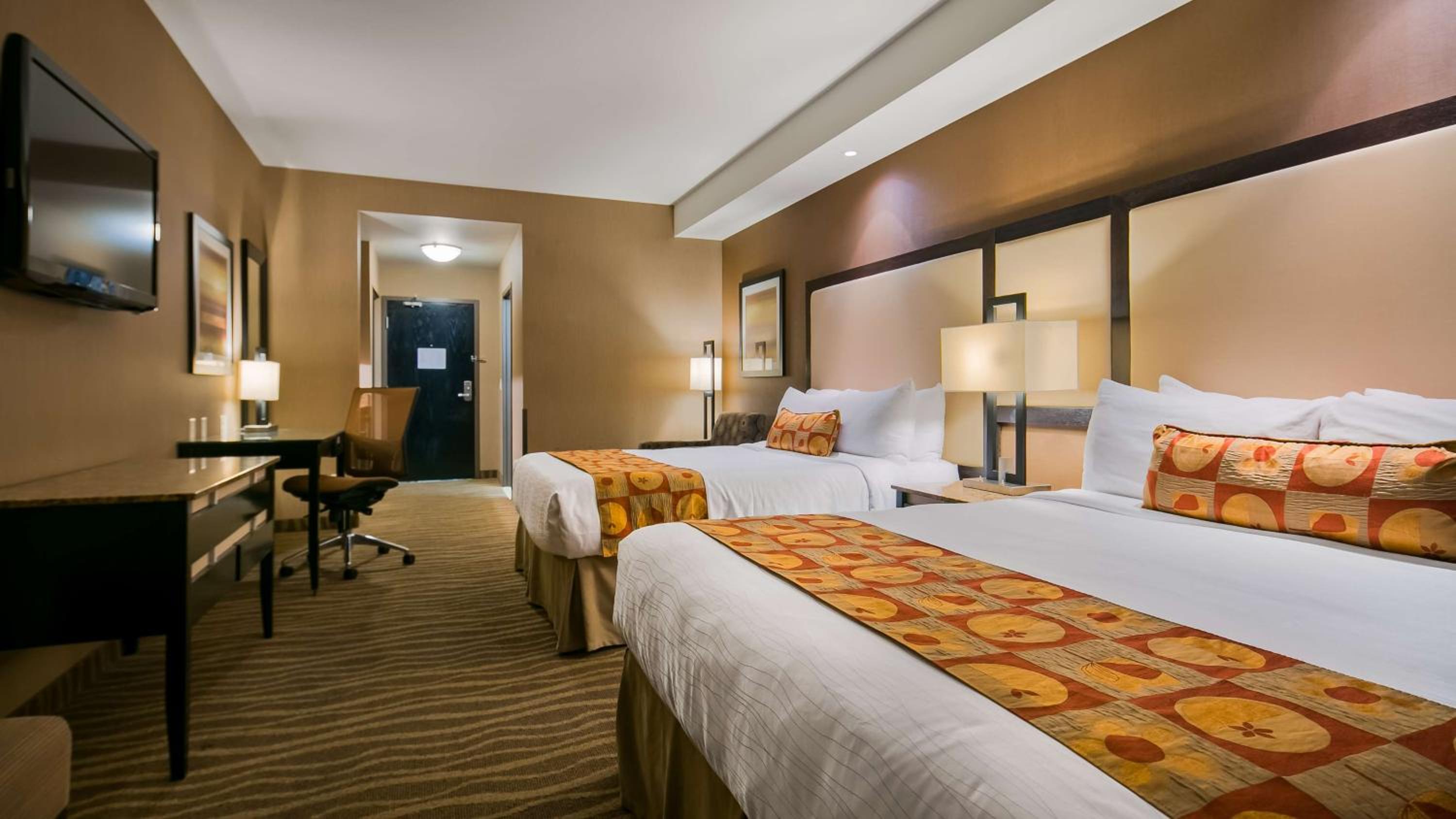 Queen Room with Two Queen Beds - Photo 1