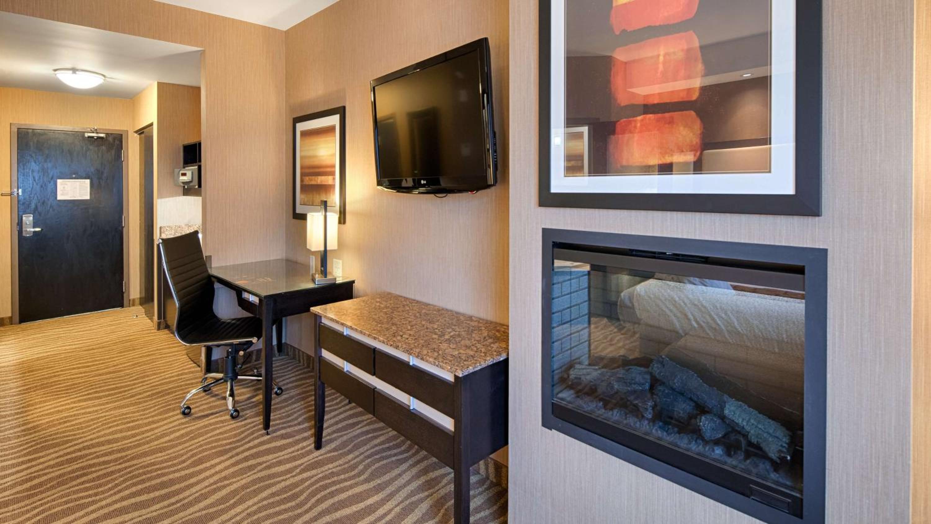 King Suite with Spa Bath - Photo 2