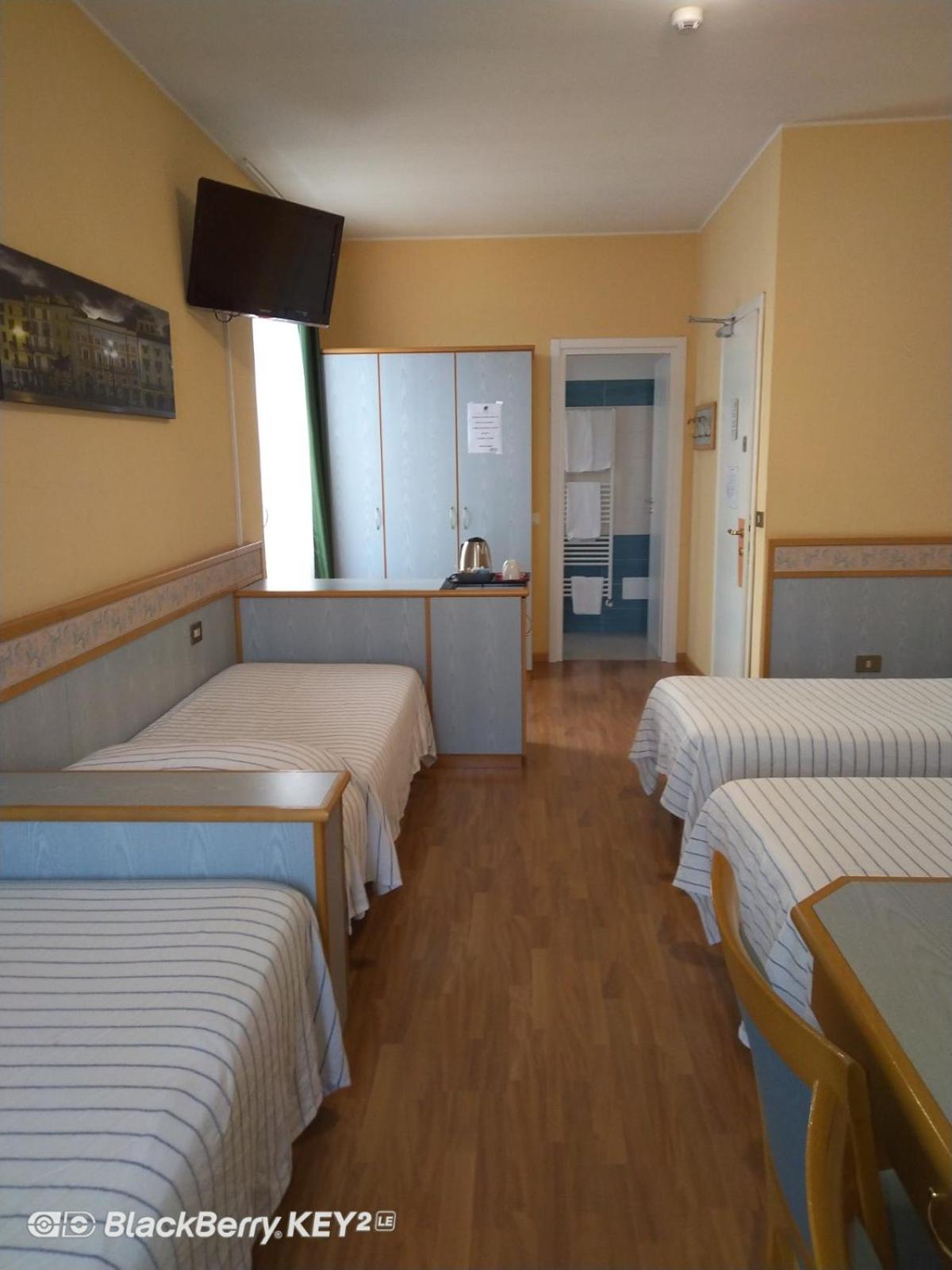 Quadruple Room with Bathroom photo 3