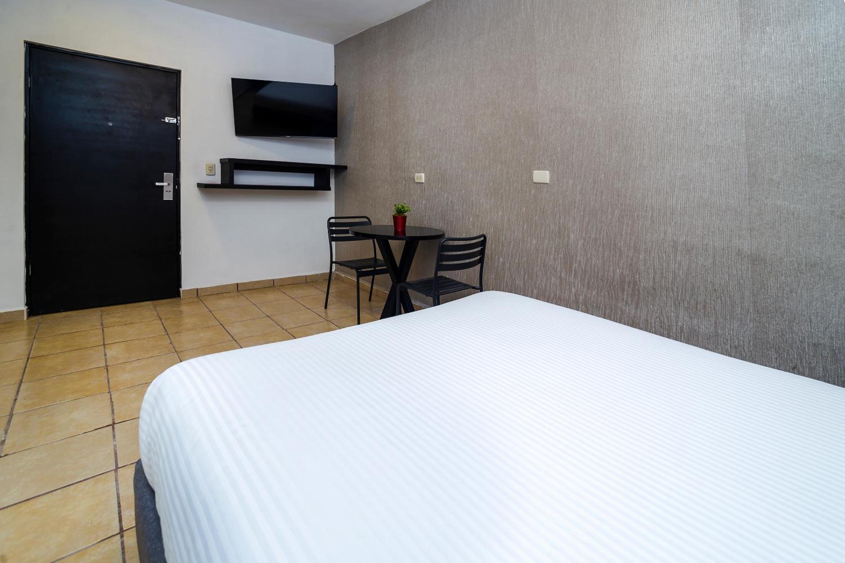 Standard Suite - Photo 1