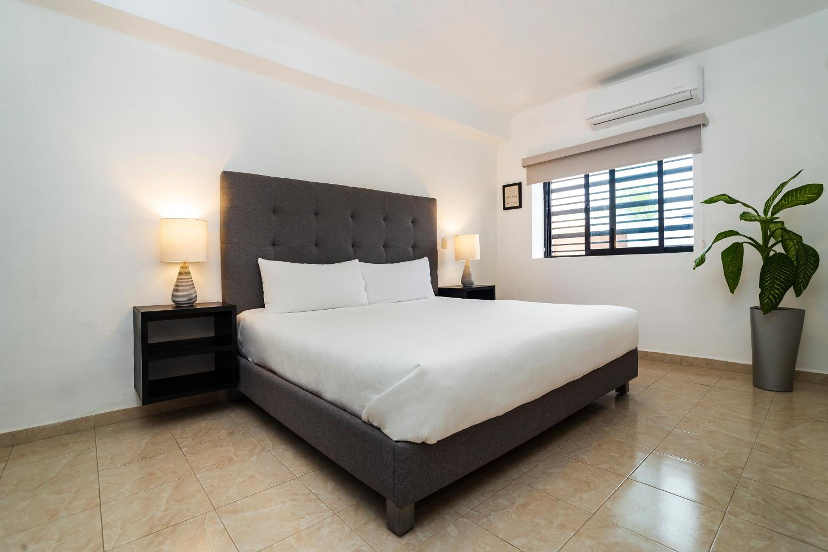 King Suite - Photo 1
