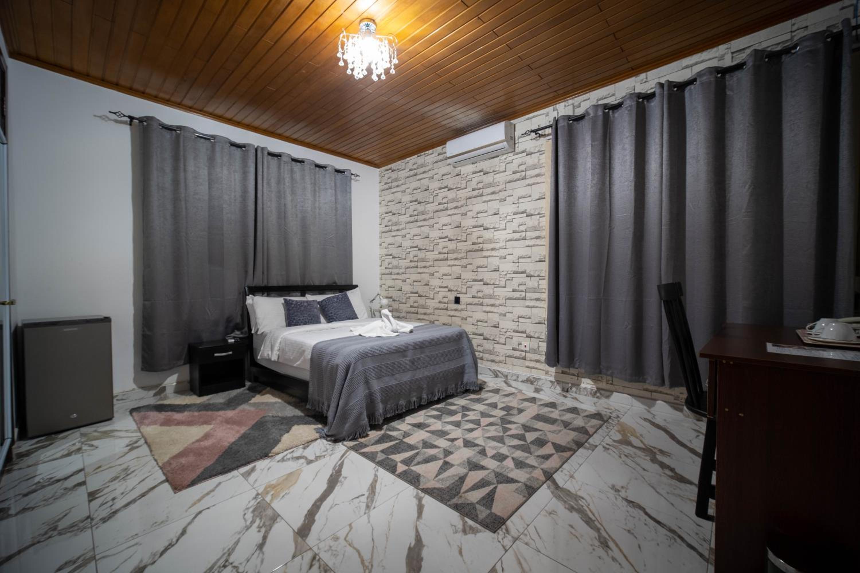 Double Room - Photo 6