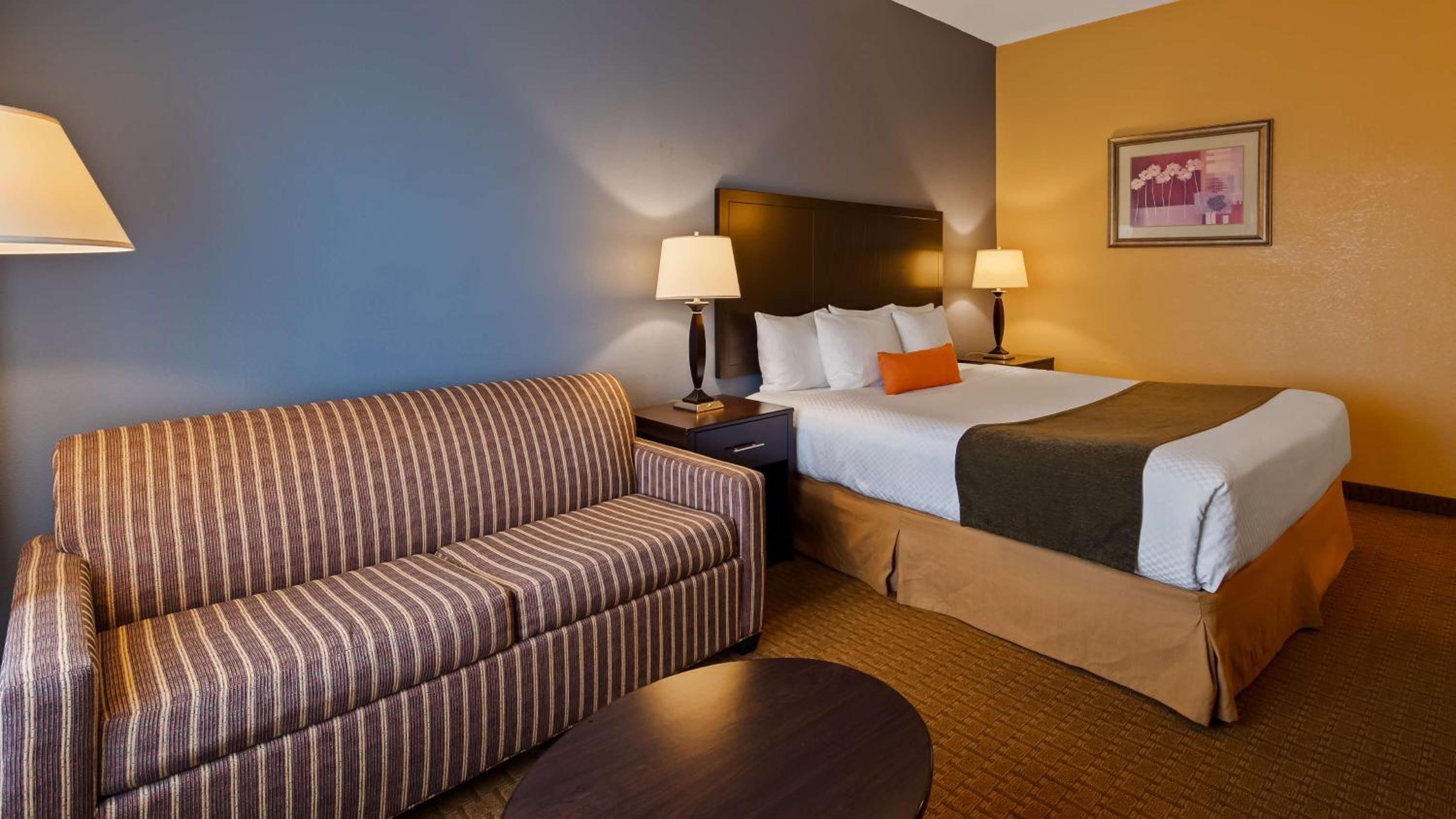 King Room - Non-Smoking - Photo 4