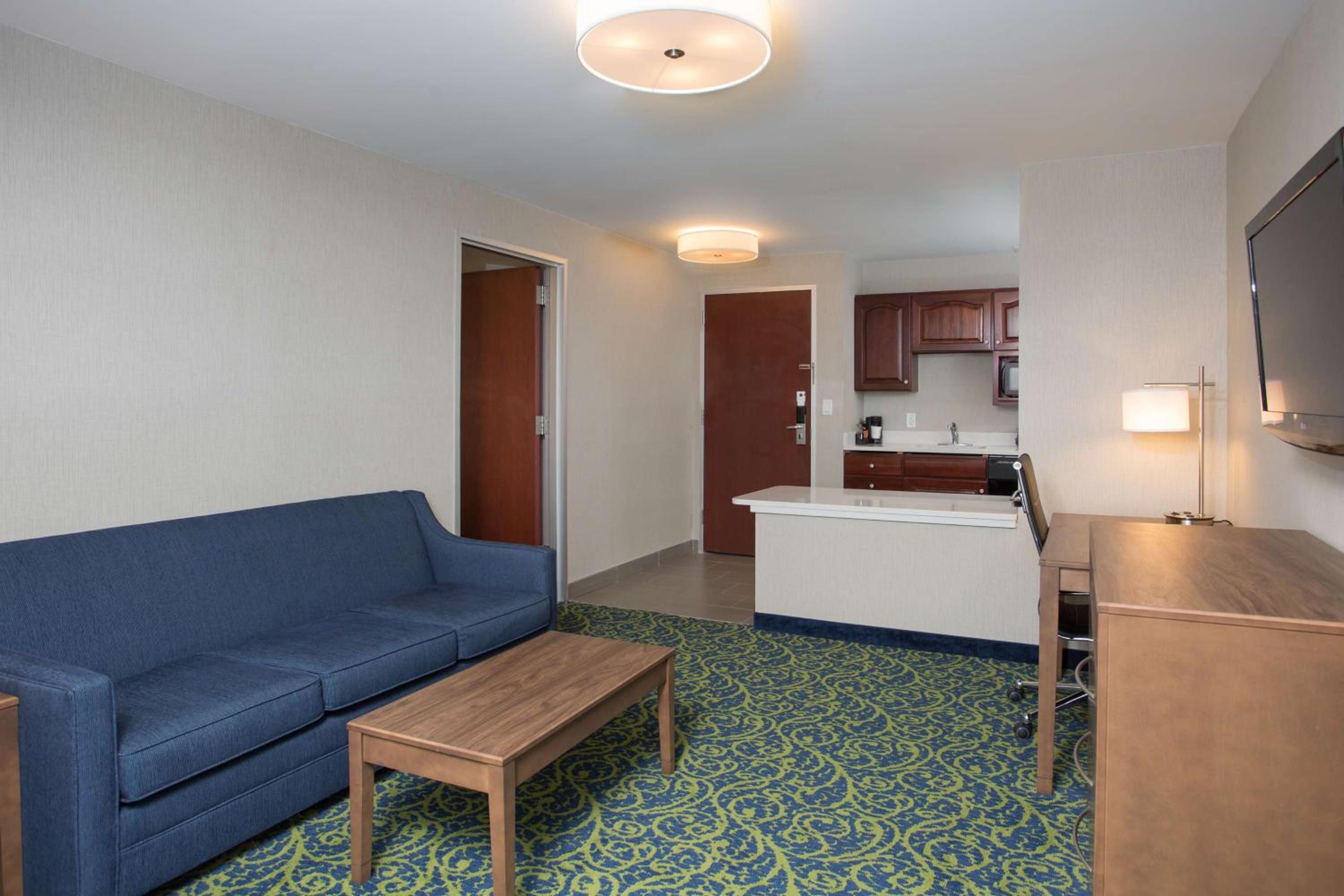 Queen Suite with Two Queen Beds, Walk-In Shower, Living Room and Full Kitchen - Disability/Non-Smoking photo 2