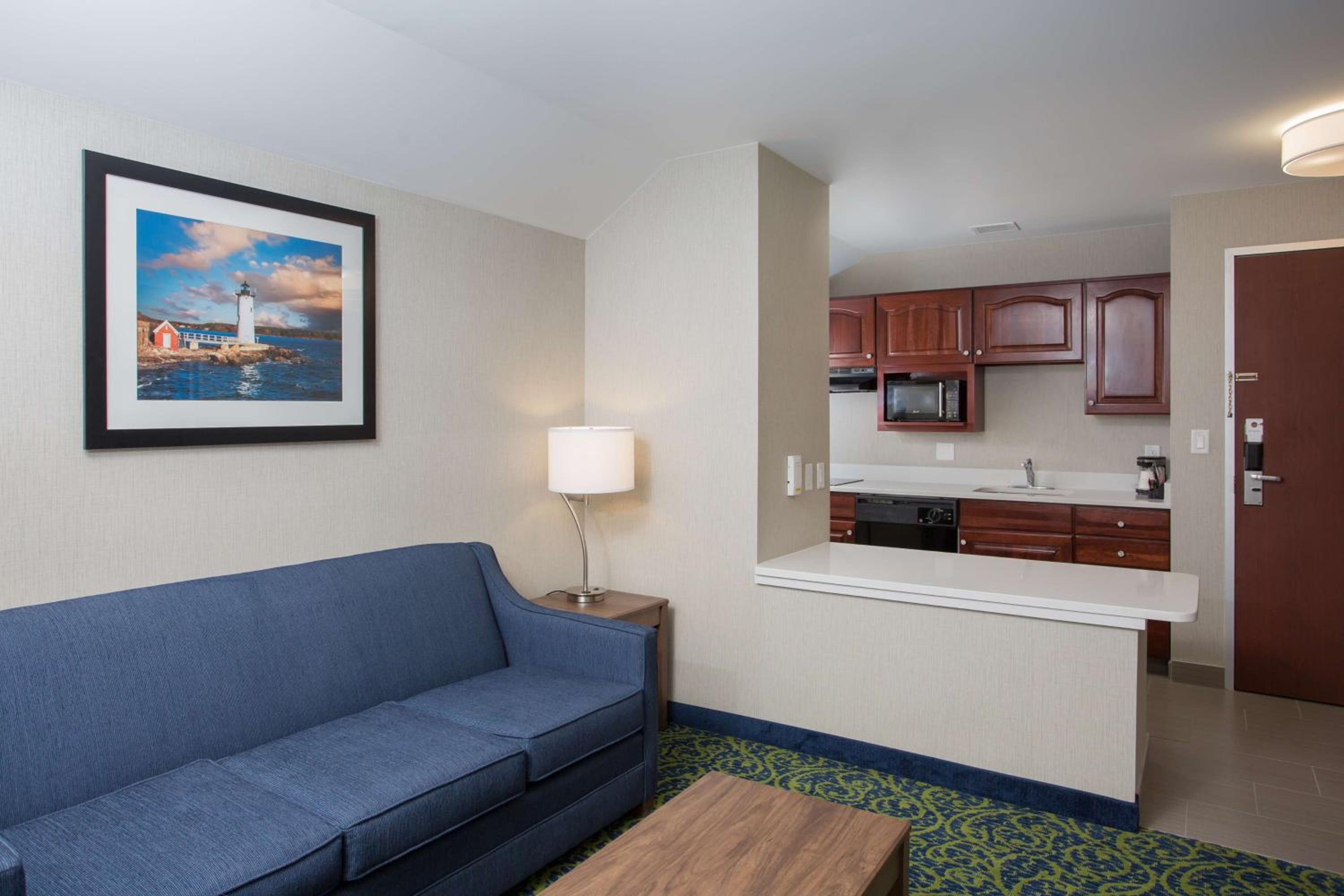 Queen Suite with Two Queen Beds and Full Kitchen - Non-Smoking photo 2