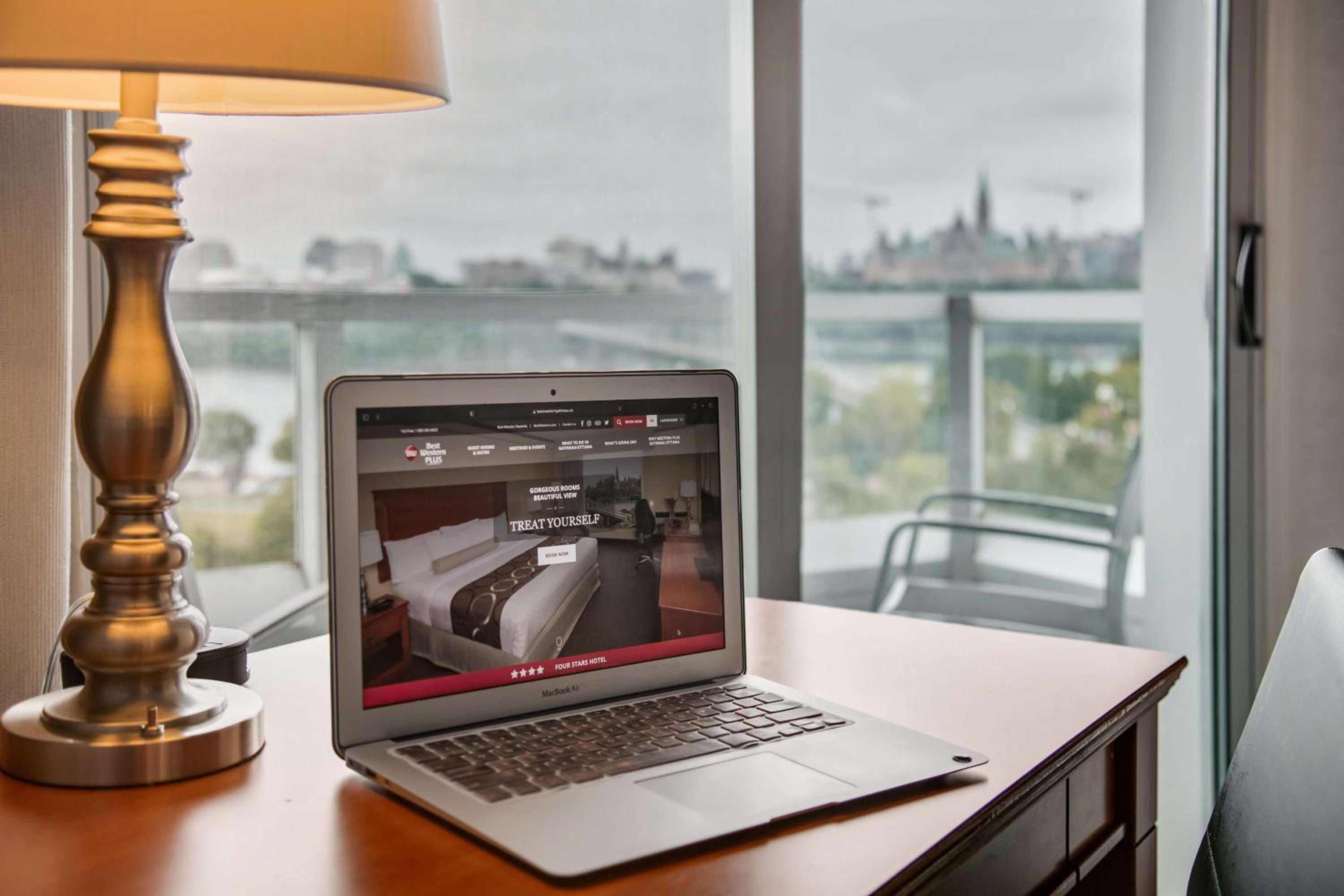 Double Room with Two Double Beds and River View - Photo 4