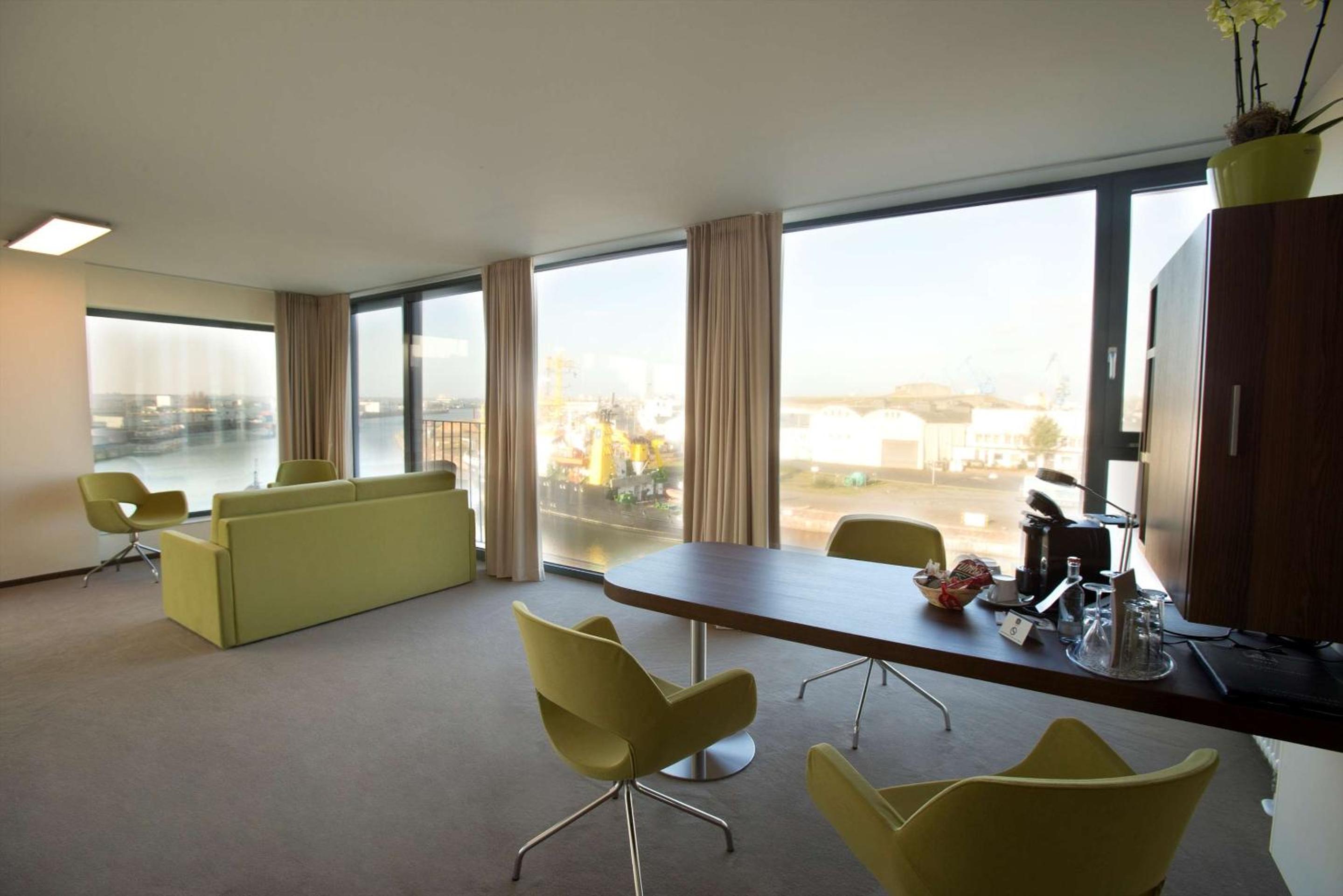 Twin Suite with Sofa Bed and Harbor View photo 2