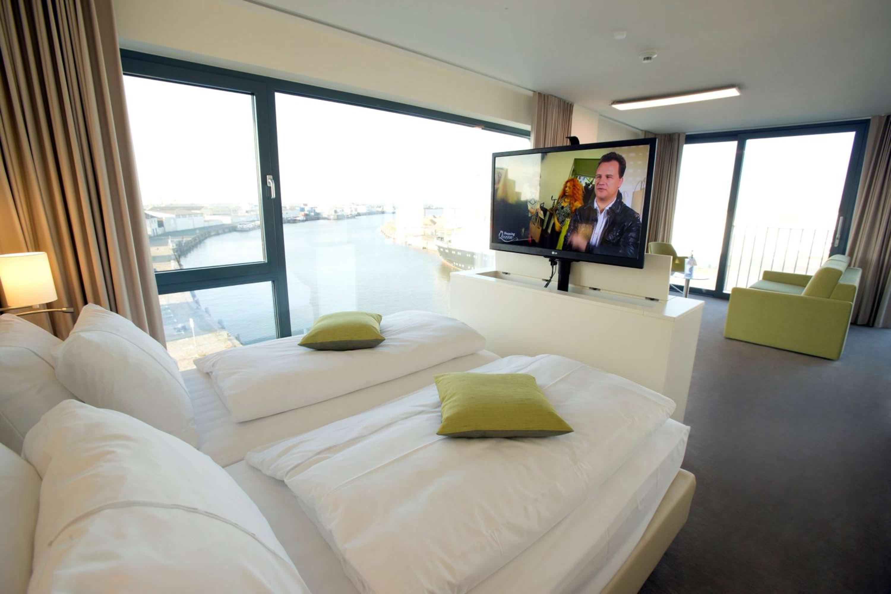 Twin Suite with Sofa Bed and Harbor View photo 3