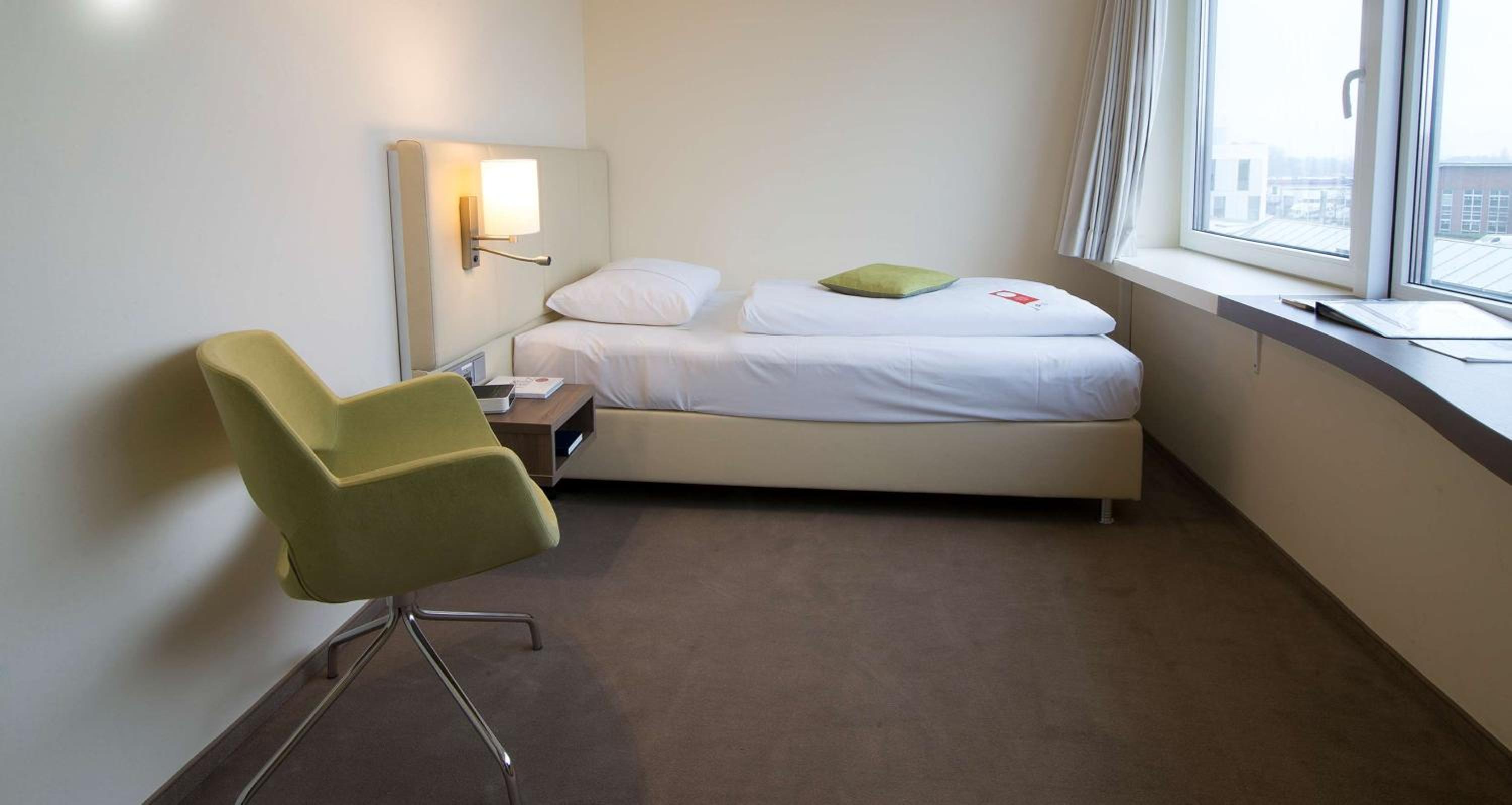 Business Single Room with Roll-In Shower and Adjustable Shower Chair - Mobility Accessible photo 1