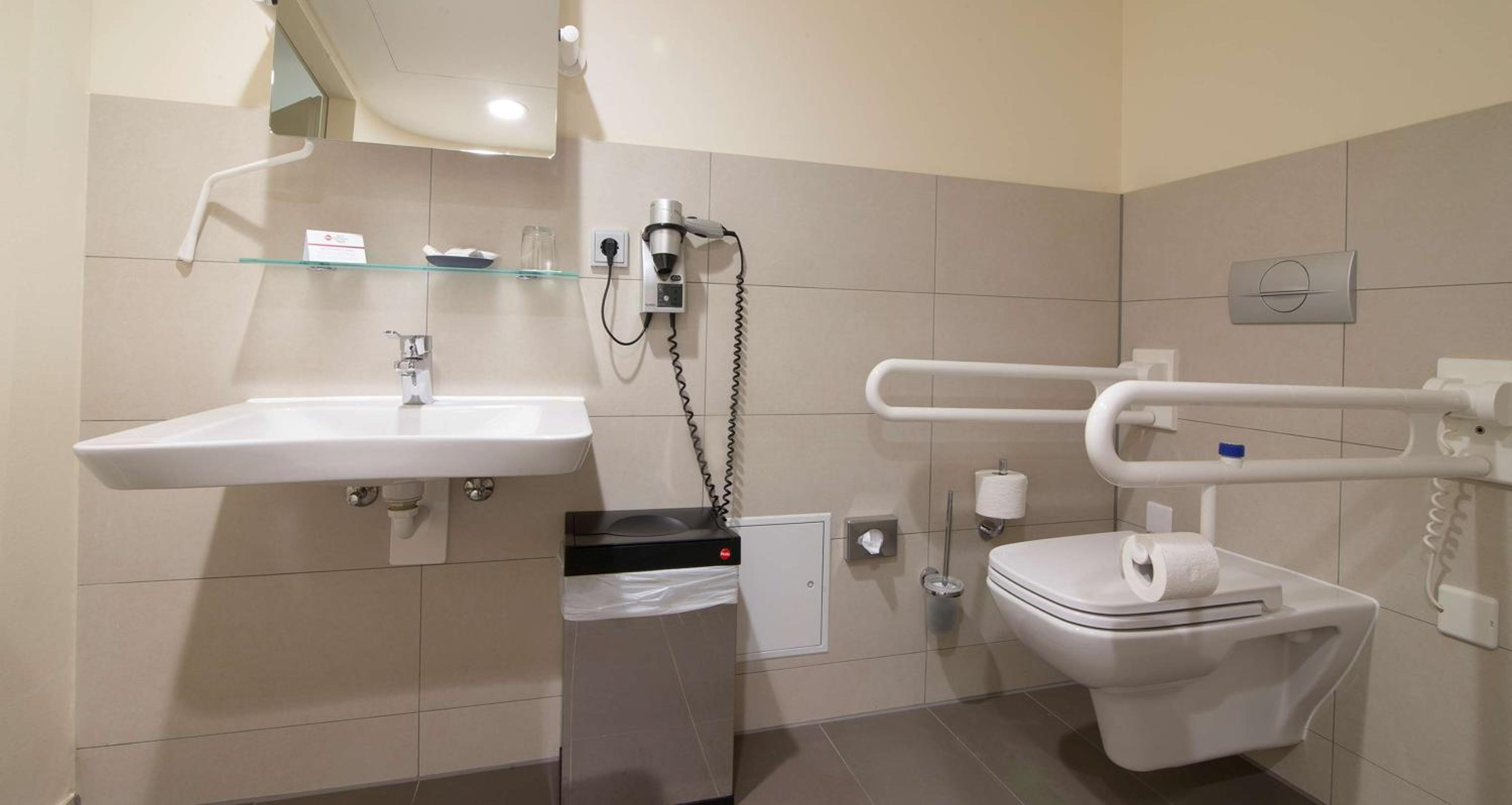 Business Single Room with Roll-In Shower and Adjustable Shower Chair - Mobility Accessible photo 3