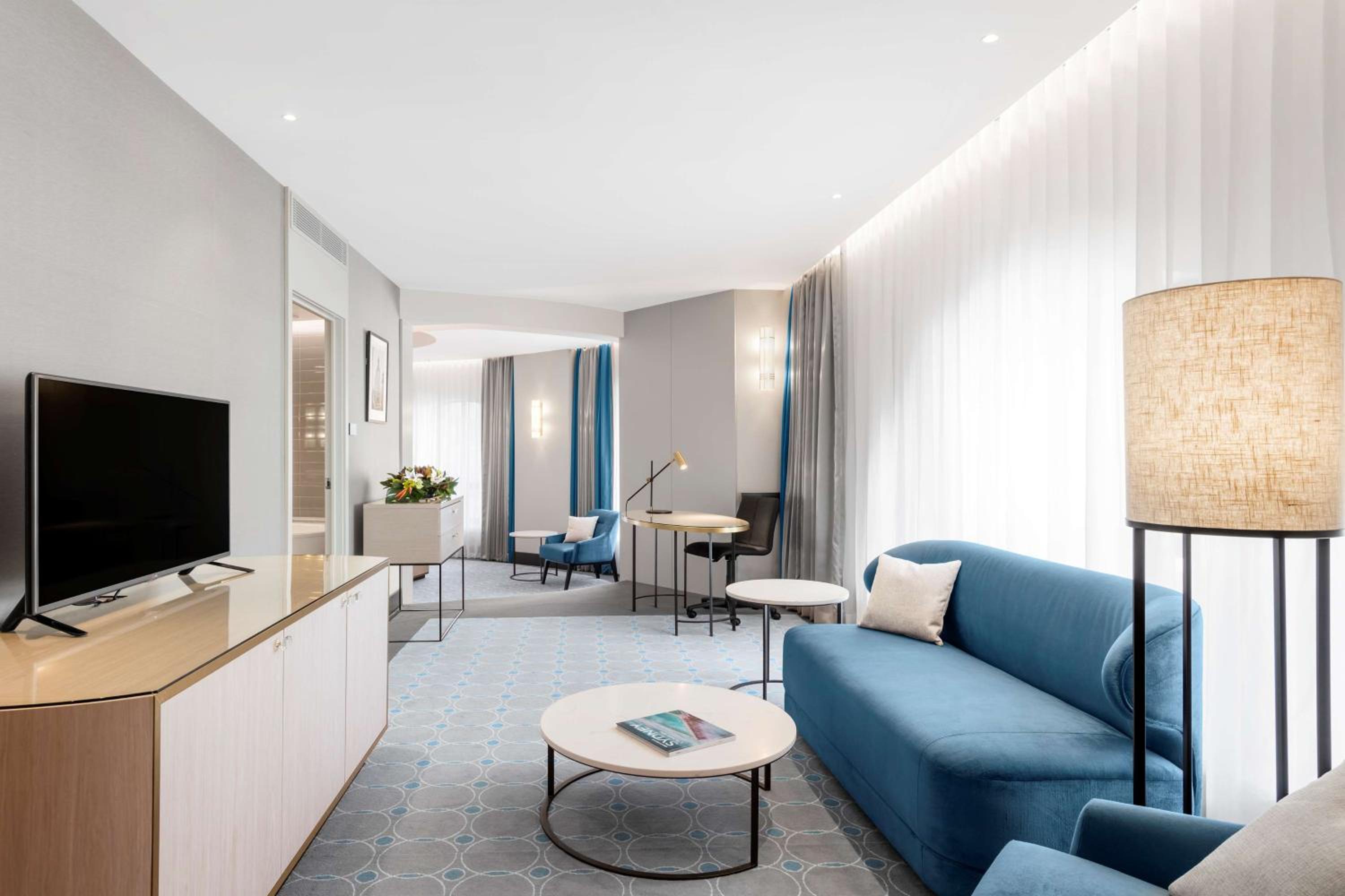 Paradox Executive Suite - Photo 4
