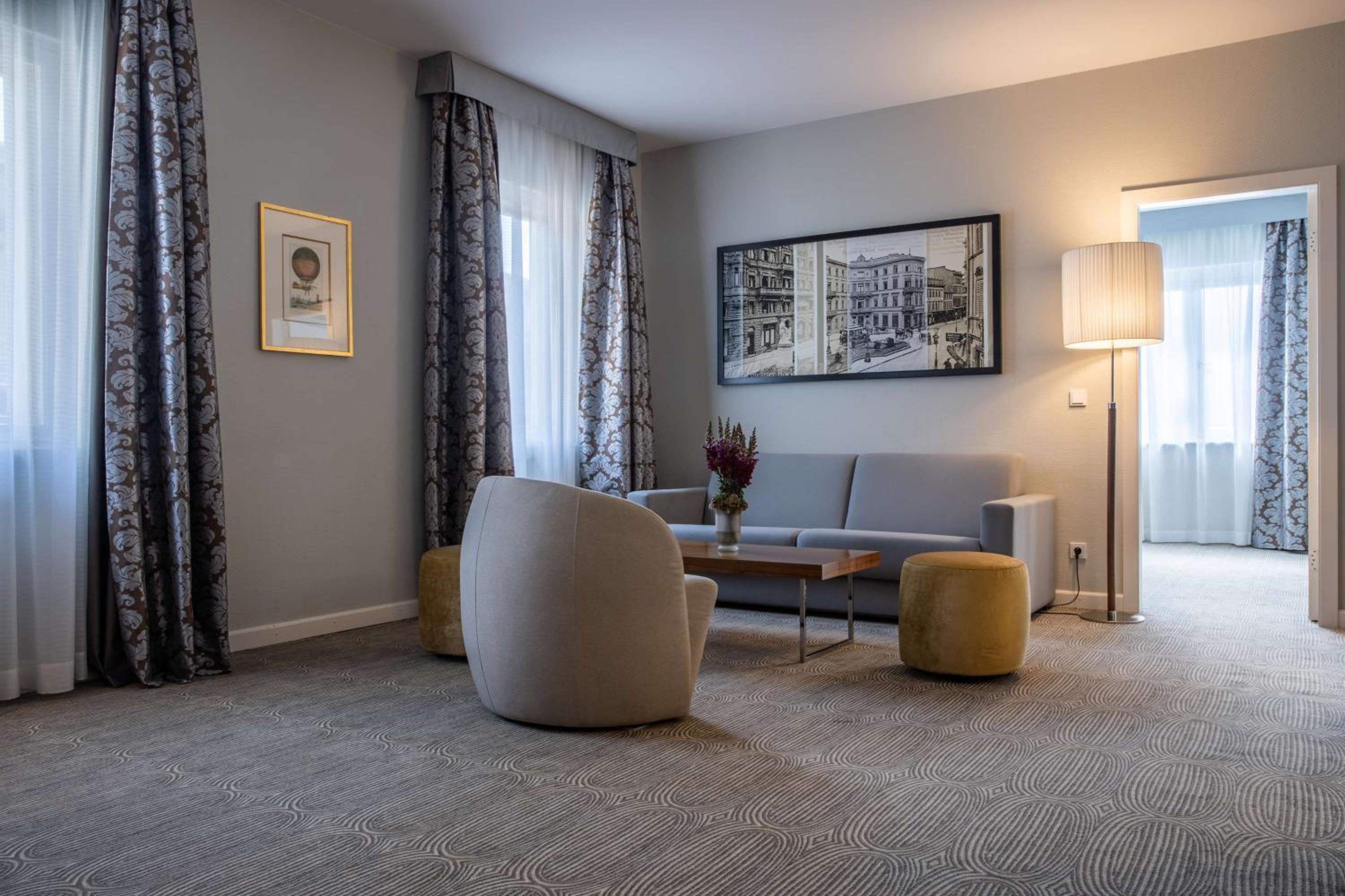 Suite - Photo 2