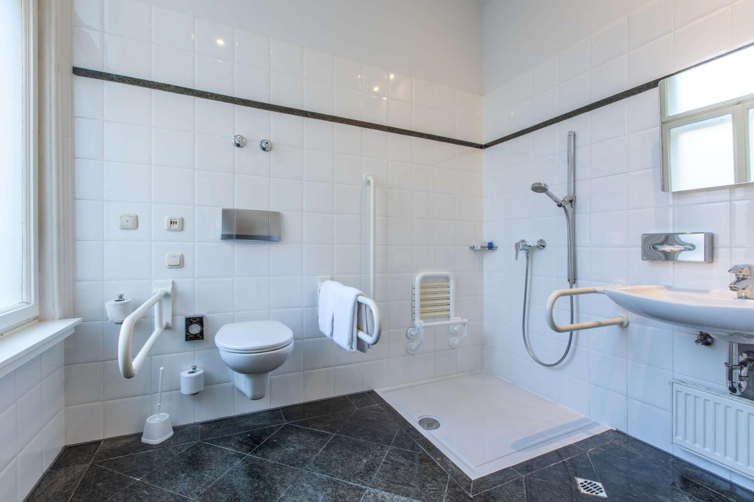 Premium Room - Photo 8