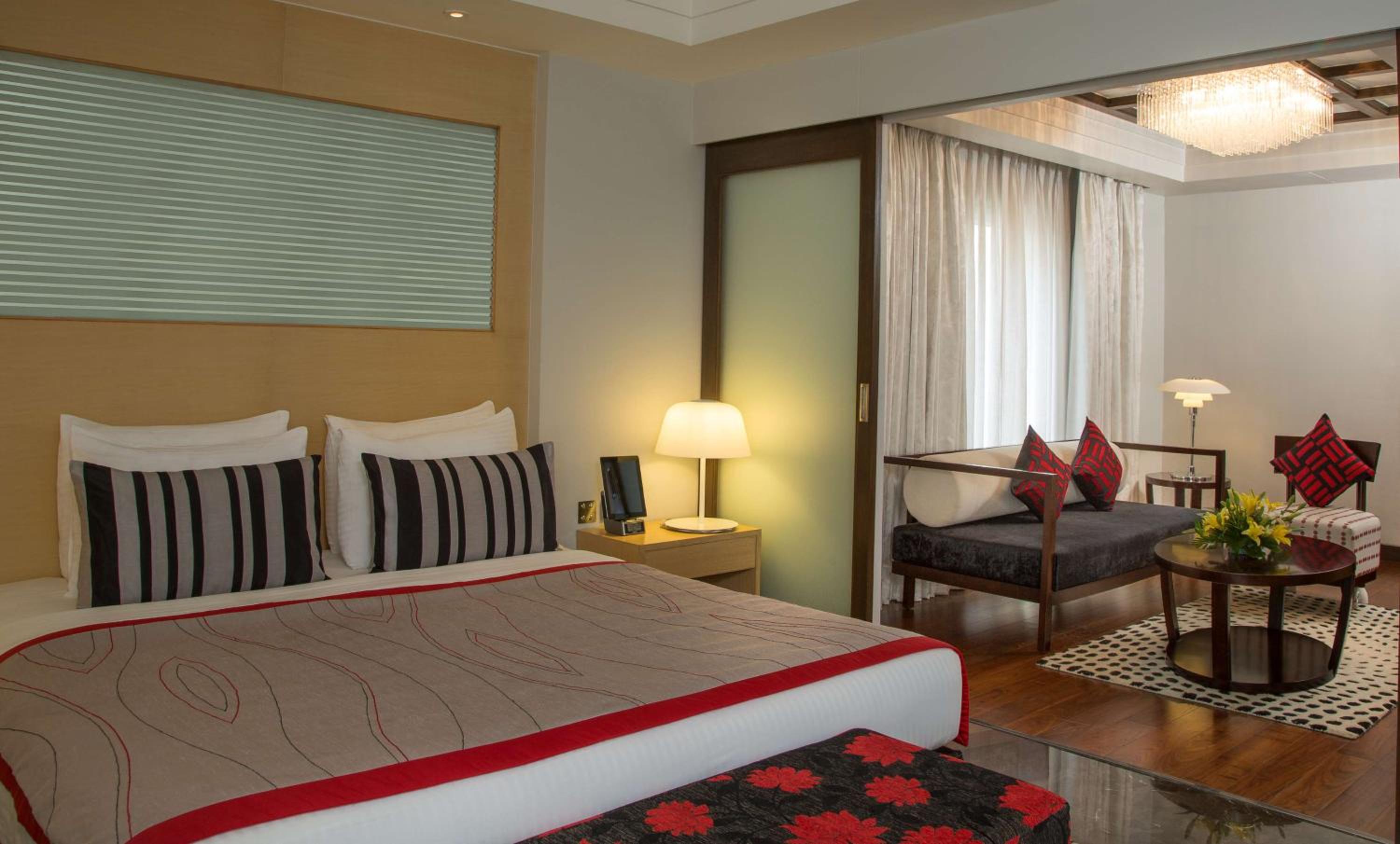 Junior Suite - 15% off on Food & Beverage services, Complimentary Laundry service for upto 2 clothing item(s) photo 1
