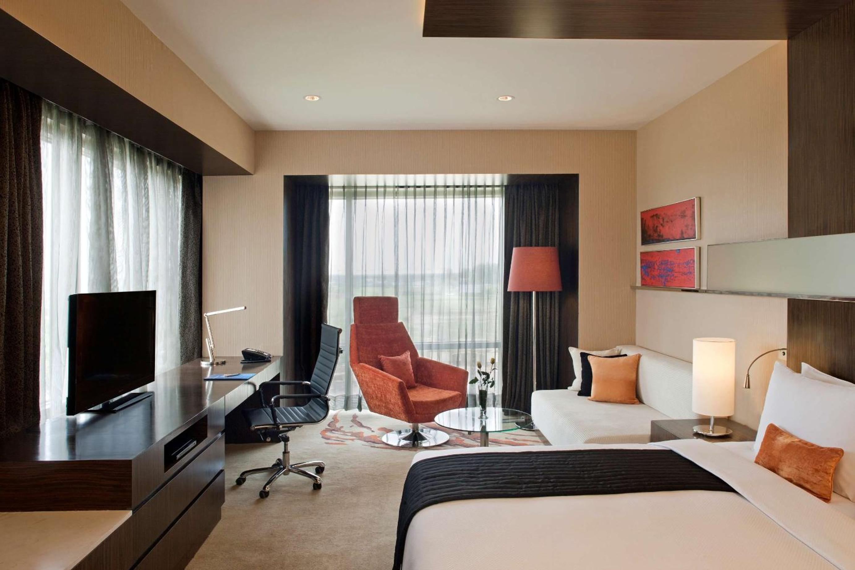 One Bedroom Suite with 10% Discount on F & Soft Beverages, Happy Hours 1+1 on IMFL Drinks (16:00-18:00 Hrs) at Proof Patio Bar) - Photo 1