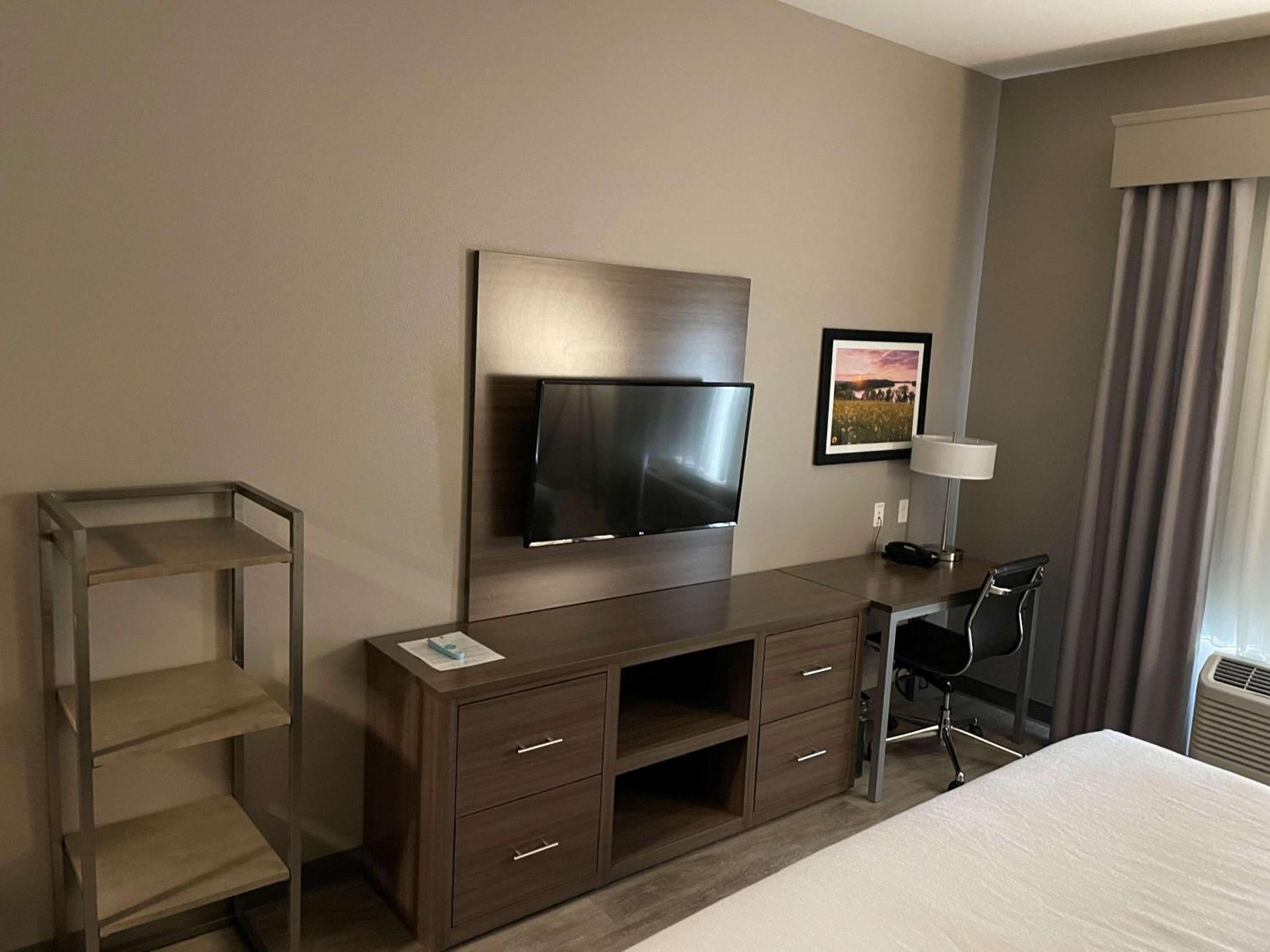 King Room with Walk-In Shower - Photo 6