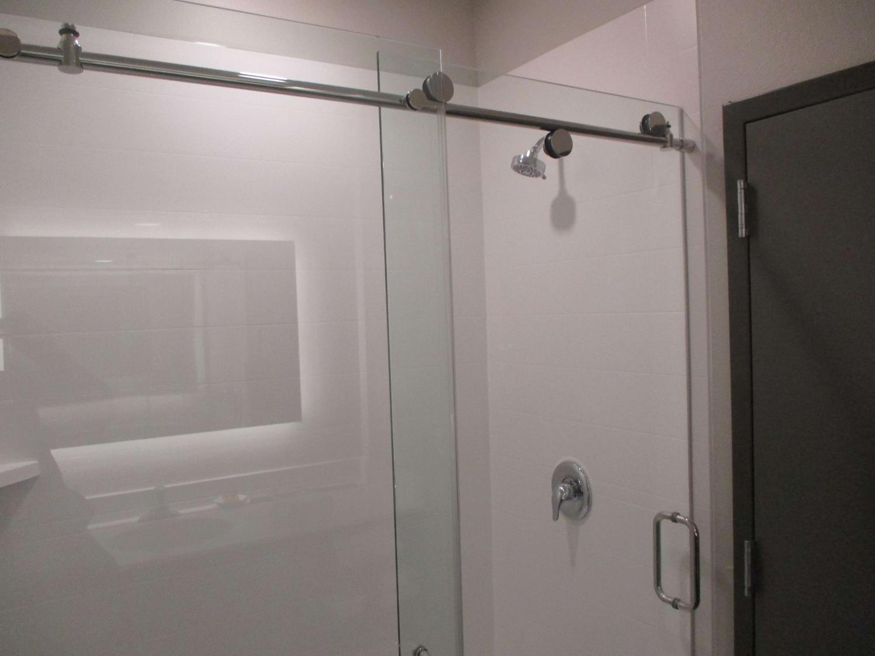 King Suite with Walk-In Shower and Sofa Bed - Disability Access/Non-Smoking - Photo 12