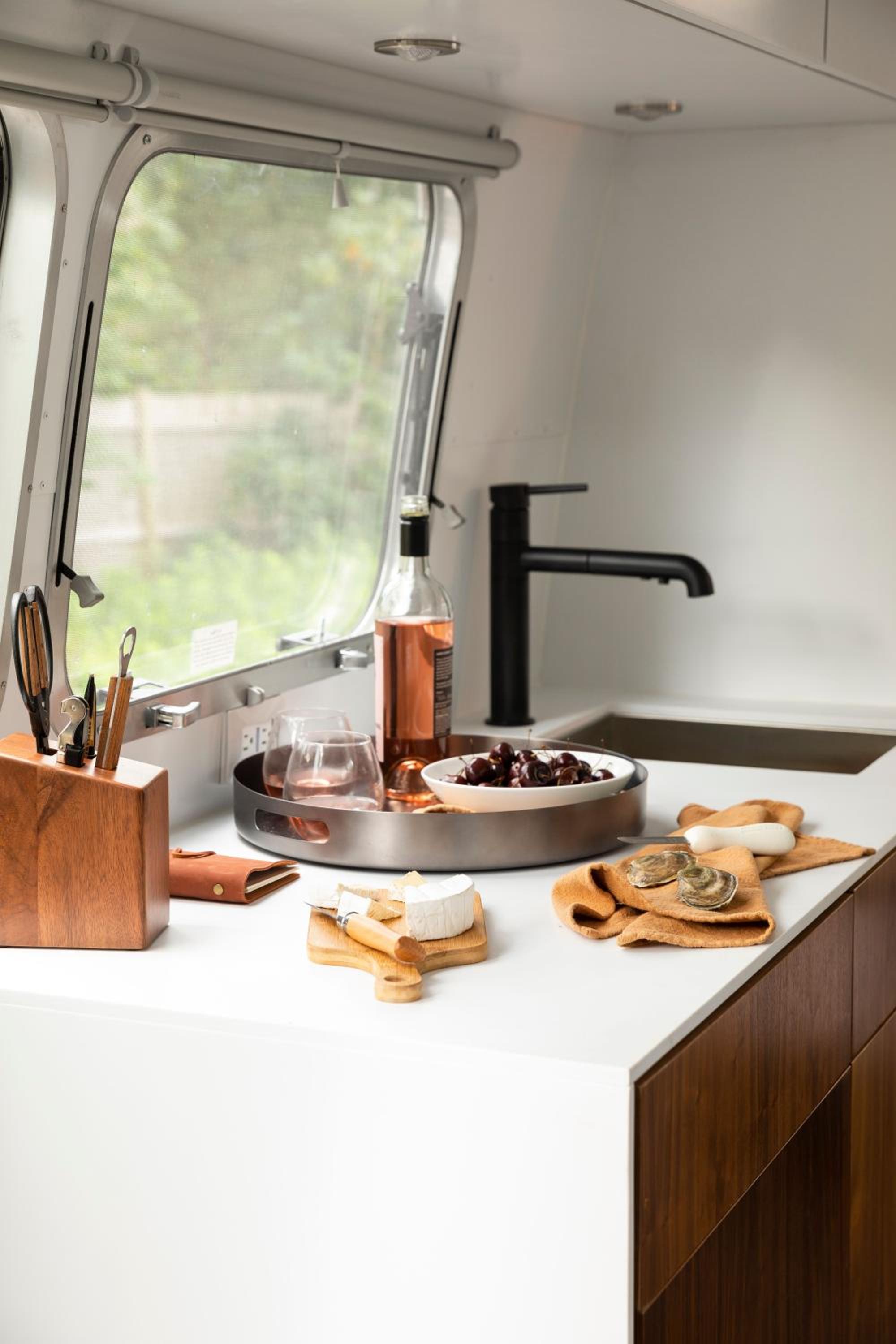 Premium Airstream Suite - Photo 9