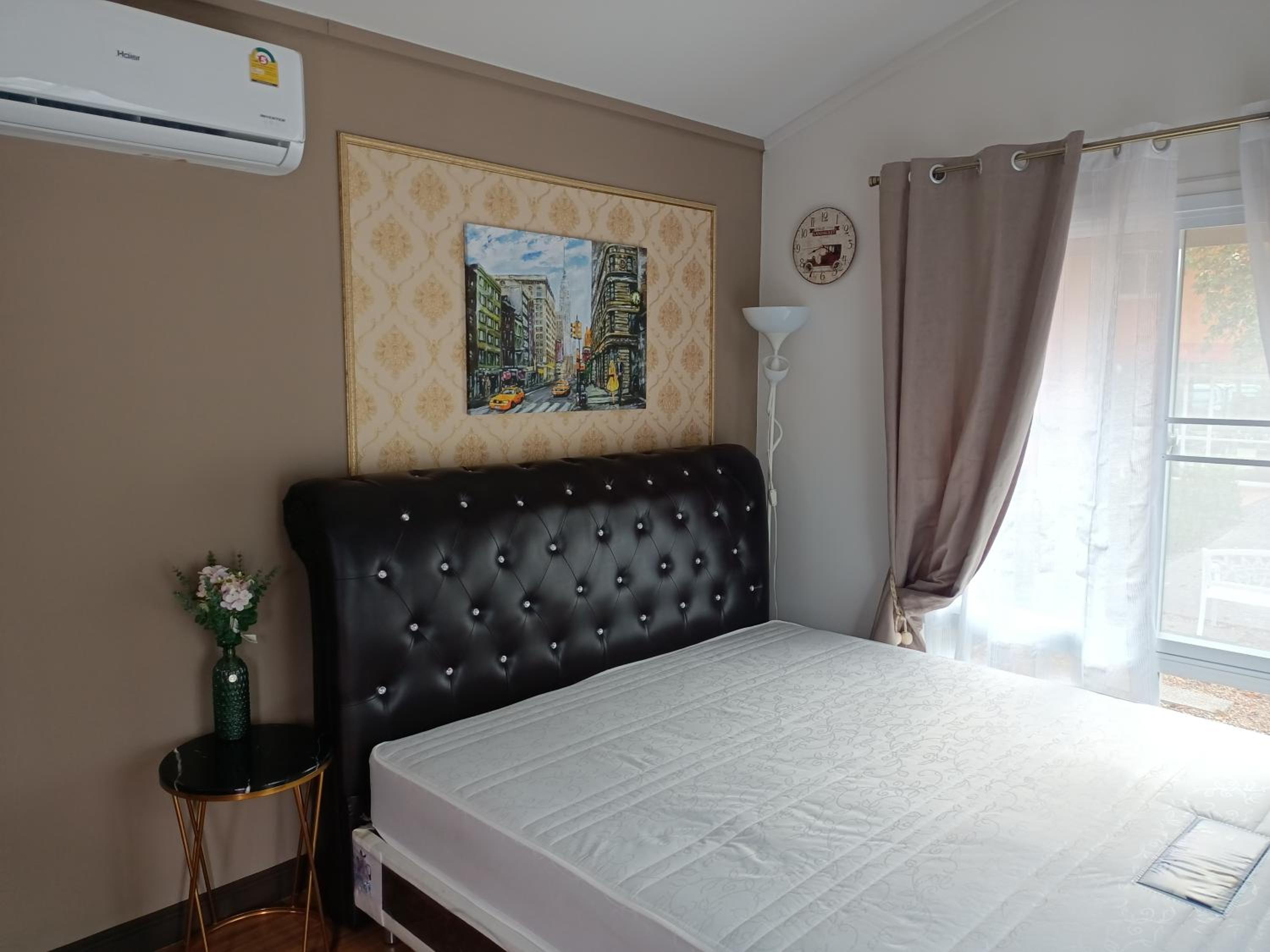 Deluxe King Room photo 1